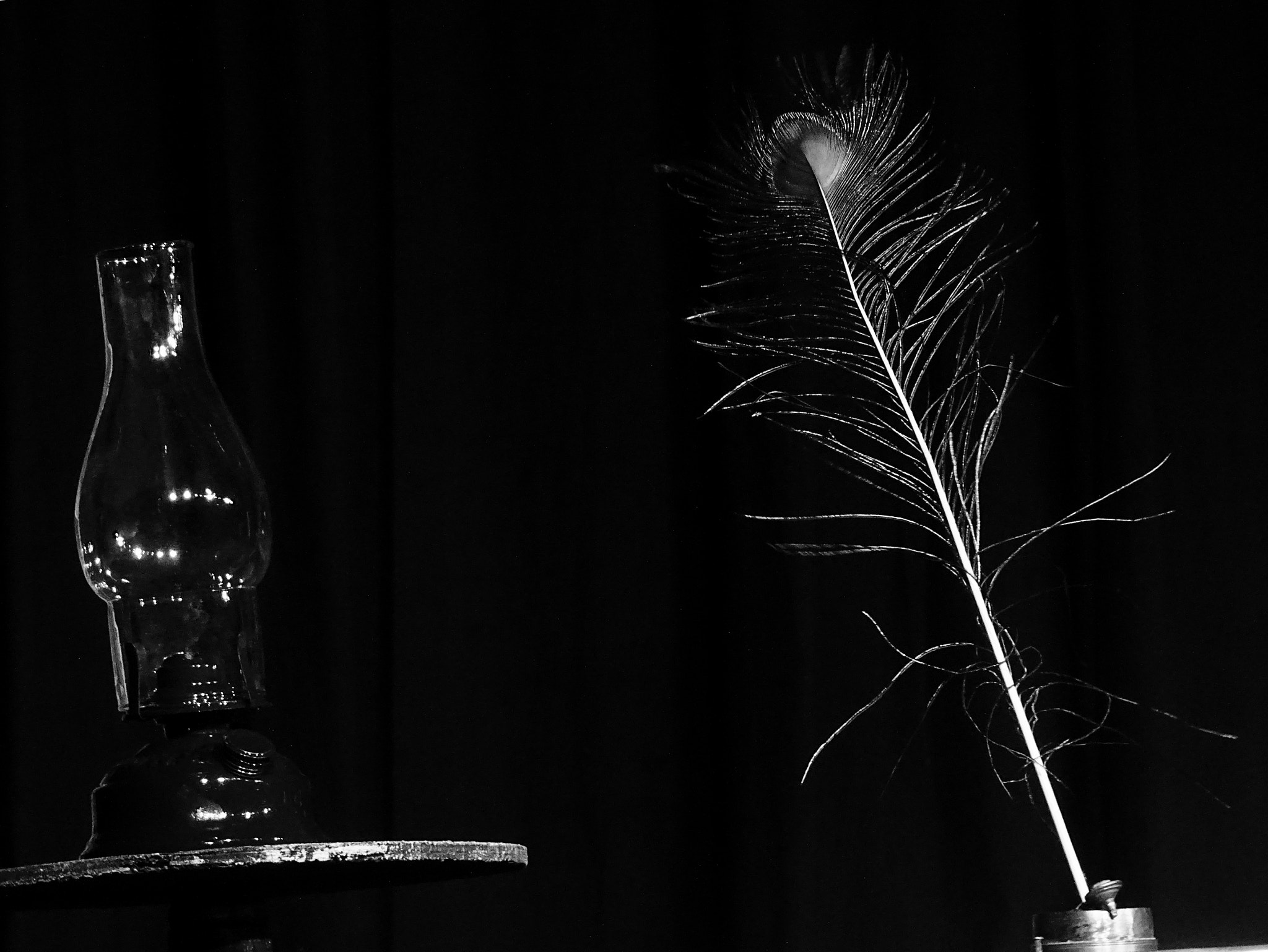 Sony 24-210mm F2.8-6.3 sample photo. Lamp and pen photography