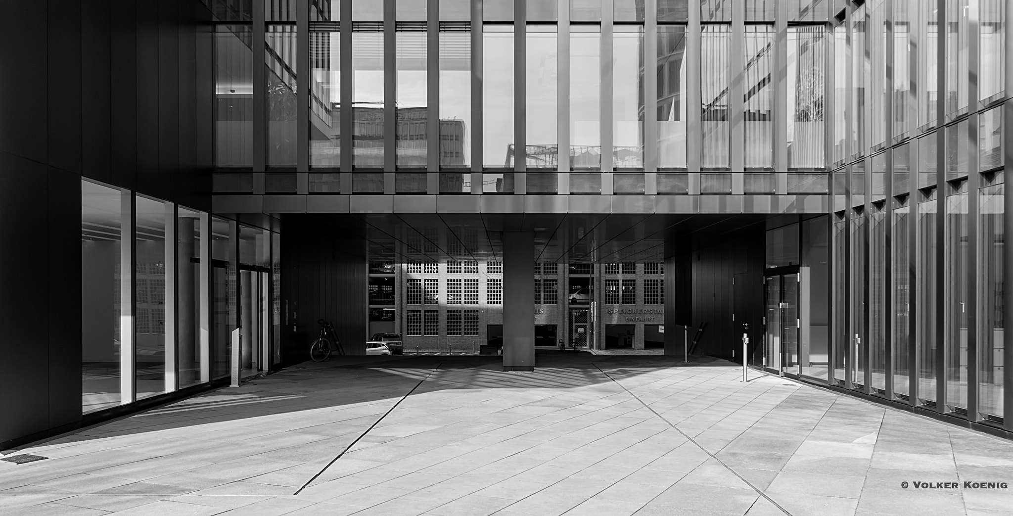 Pentax smc DA* 16-50mm F2.8 ED AL (IF) SDM sample photo. Glassfront photography