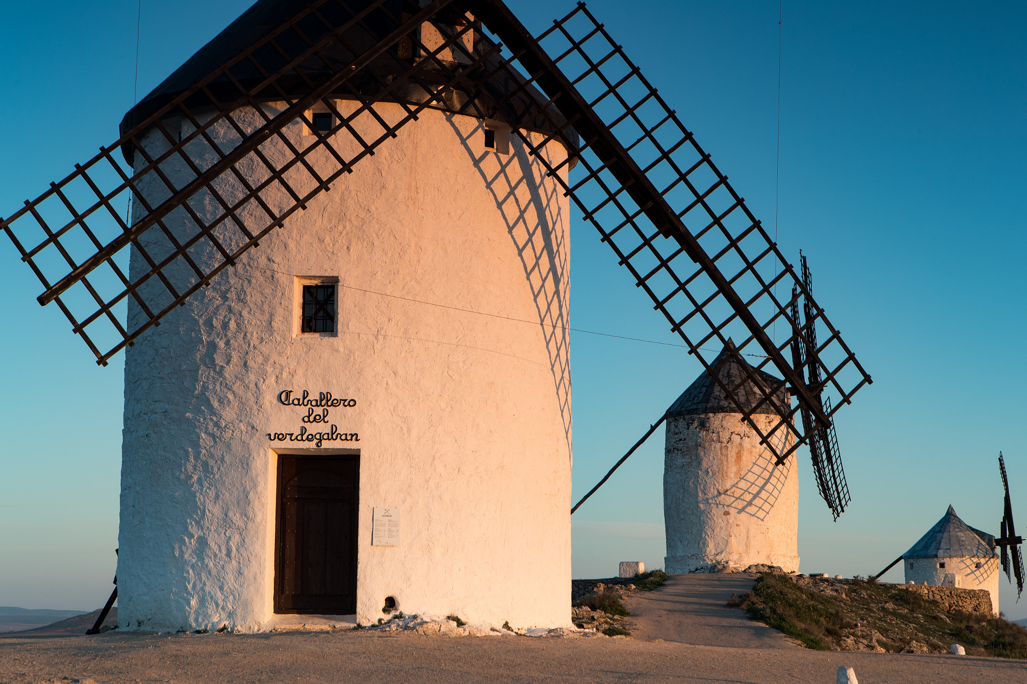 Canon EF 24-70mm F2.8L USM sample photo. Molinos al dorado amanecer photography