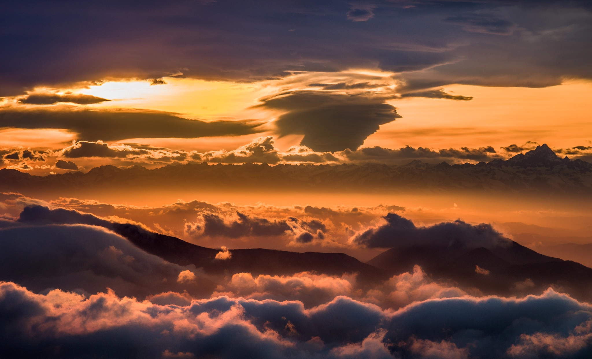 Pentax K-5 IIs + Pentax smc DA 55-300mm F4.0-5.8 ED sample photo. Mt. antola sunset photography