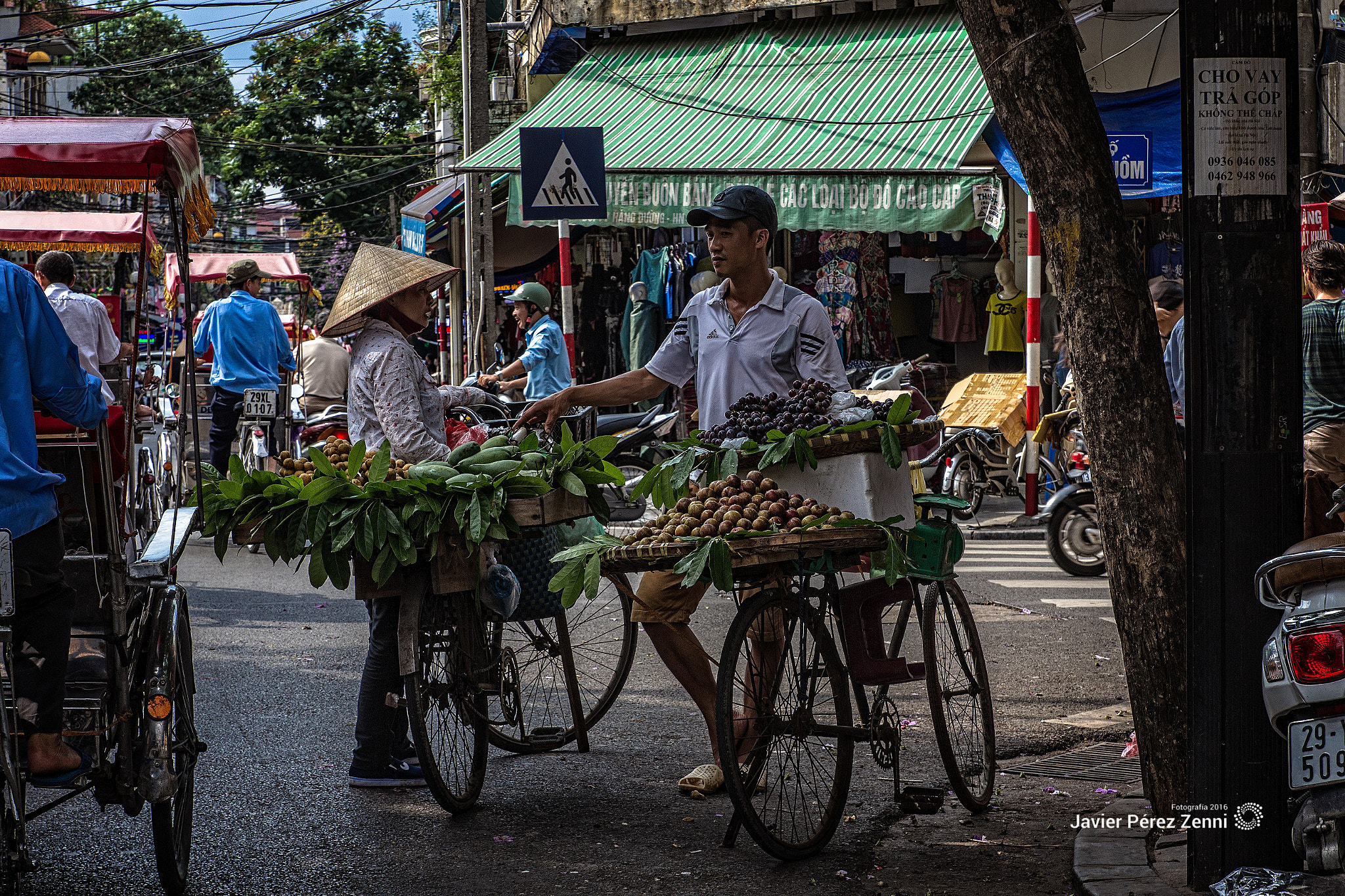 Canon EF-S 17-55mm F2.8 IS USM sample photo. People of vietnam v photography
