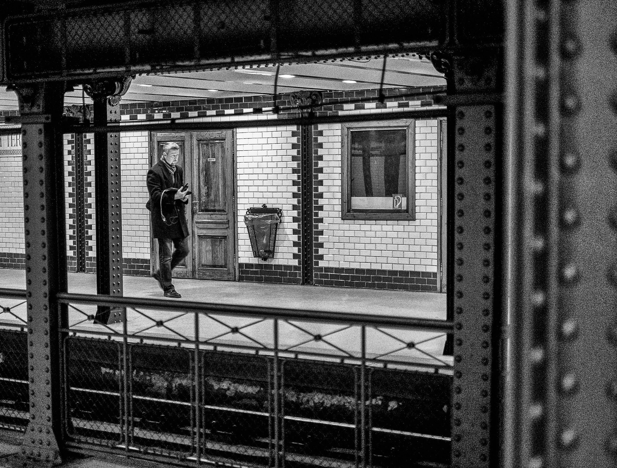 Fujifilm X-Pro1 + Fujifilm XF 35mm F1.4 R sample photo. Vörösmarty tér photography
