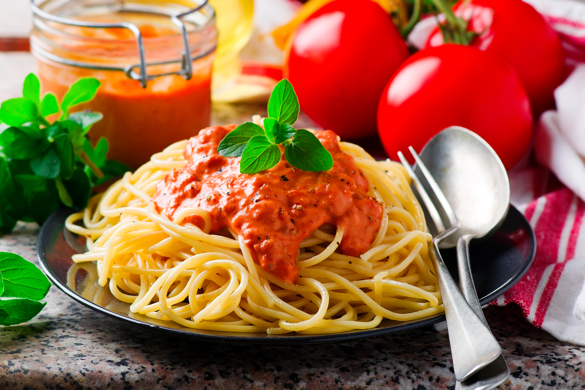 Nikon D3100 + Nikon AF-S Micro-Nikkor 105mm F2.8G IF-ED VR sample photo. Spaghettini with rosy red sauce photography