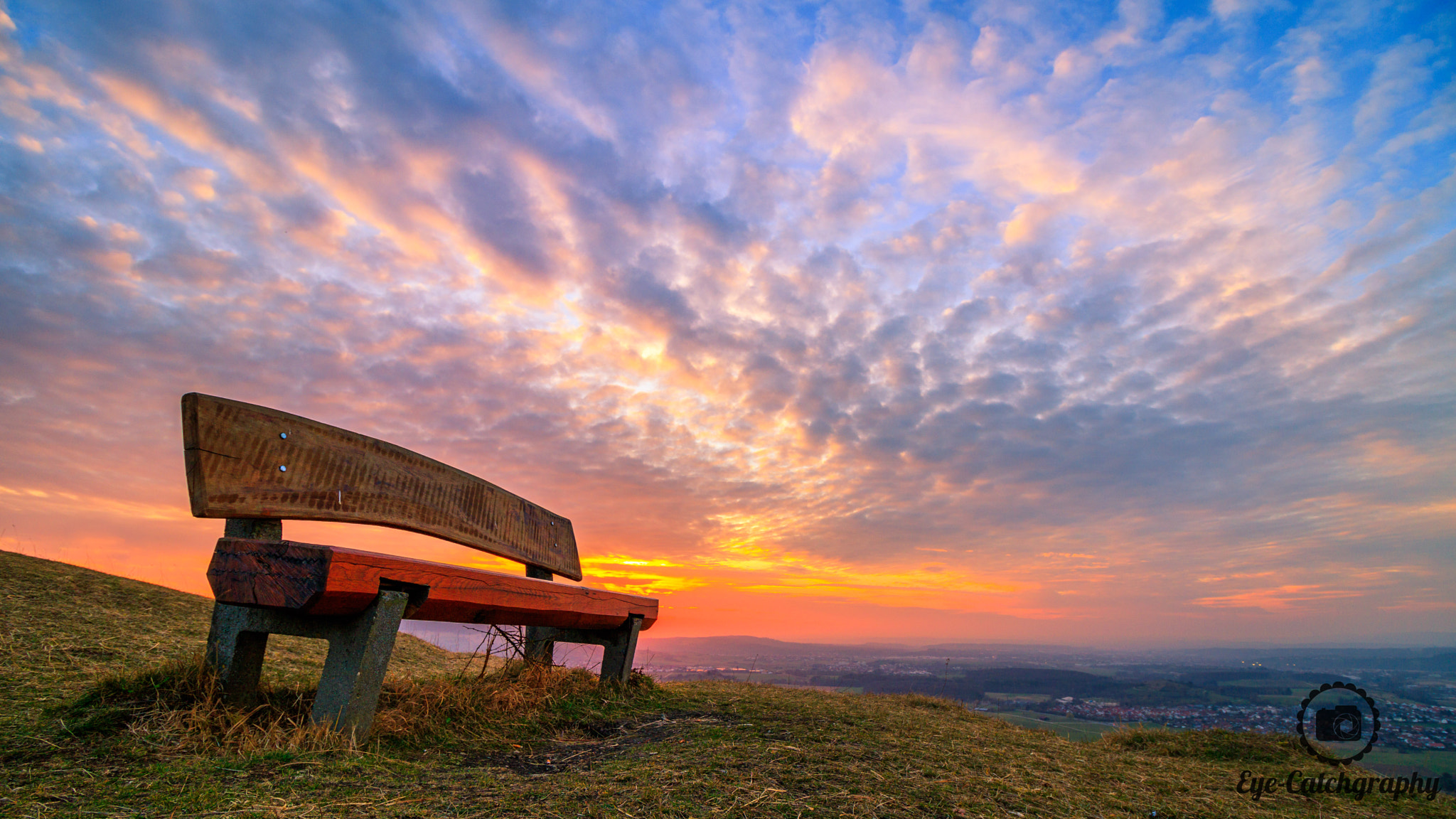 Canon EOS 760D (EOS Rebel T6s / EOS 8000D) + Canon EF-S 10-18mm F4.5–5.6 IS STM sample photo. Bench photography