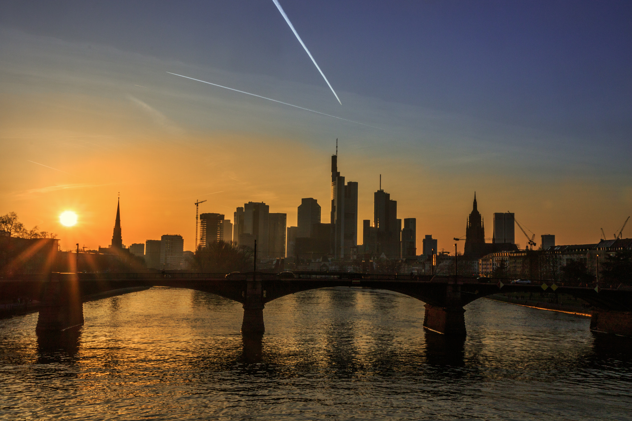 Canon EF-S 17-55mm F2.8 IS USM sample photo. Frankfurt skyline at sunset photography