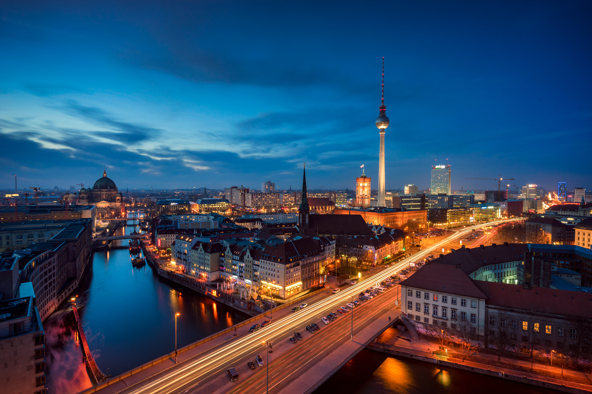 Sony a7 + Sony Vario-Tessar T* FE 16-35mm F4 ZA OSS sample photo. Berlin classic photography