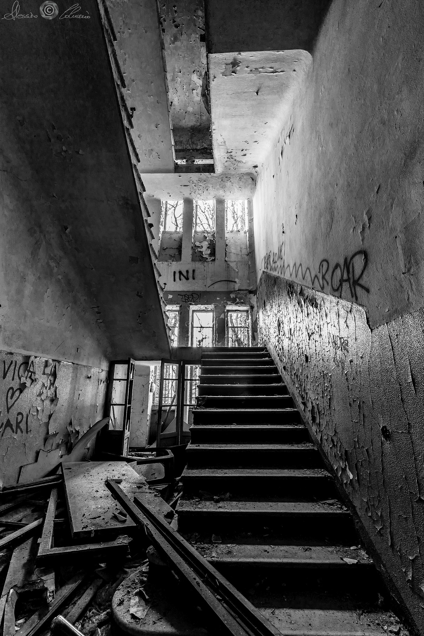 Canon EOS-1D X + ZEISS Distagon T* 15mm F2.8 sample photo. Abandoned building photography
