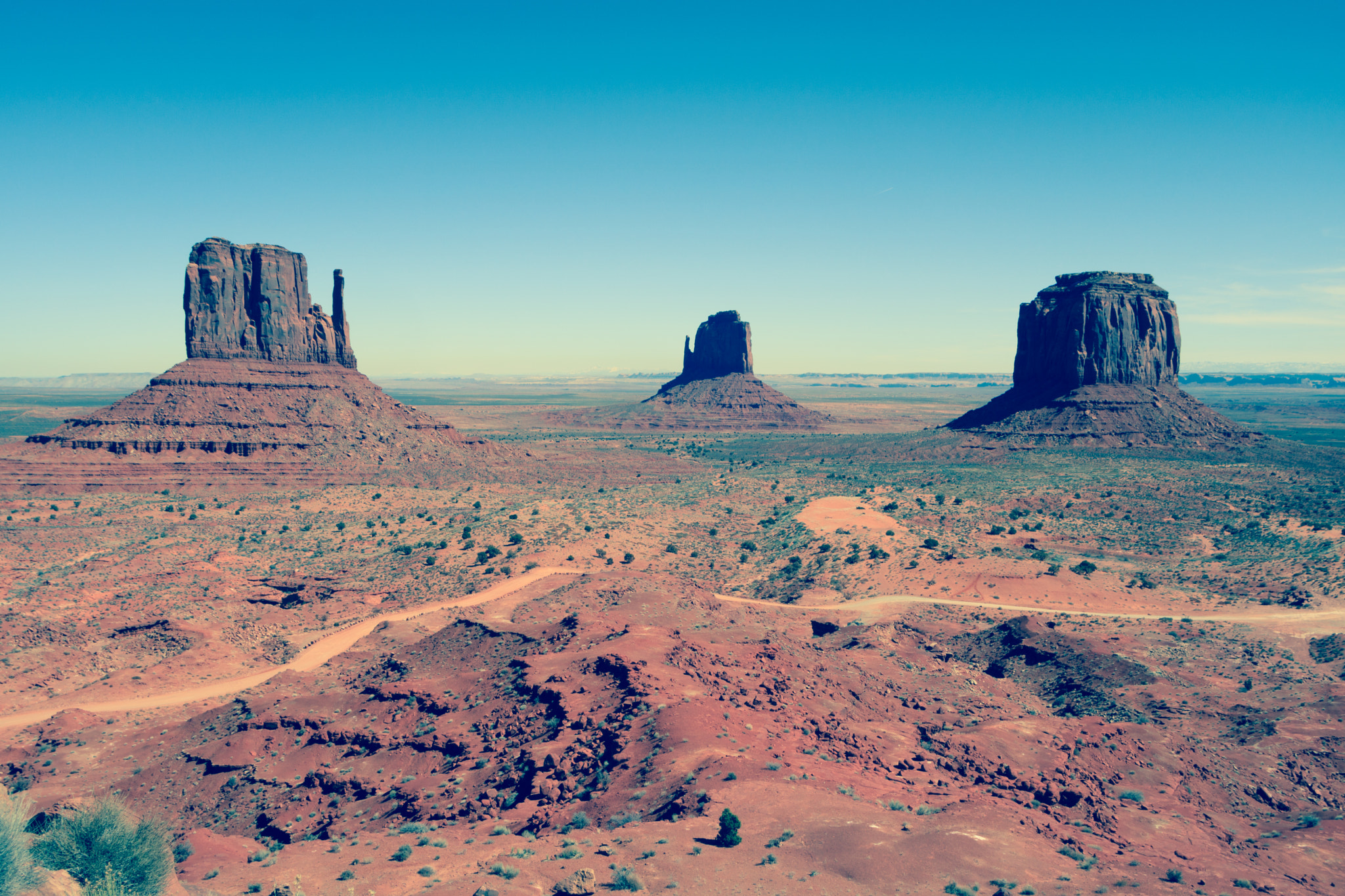 Canon EOS 750D (EOS Rebel T6i / EOS Kiss X8i) sample photo. The mittens at monument valley  photography