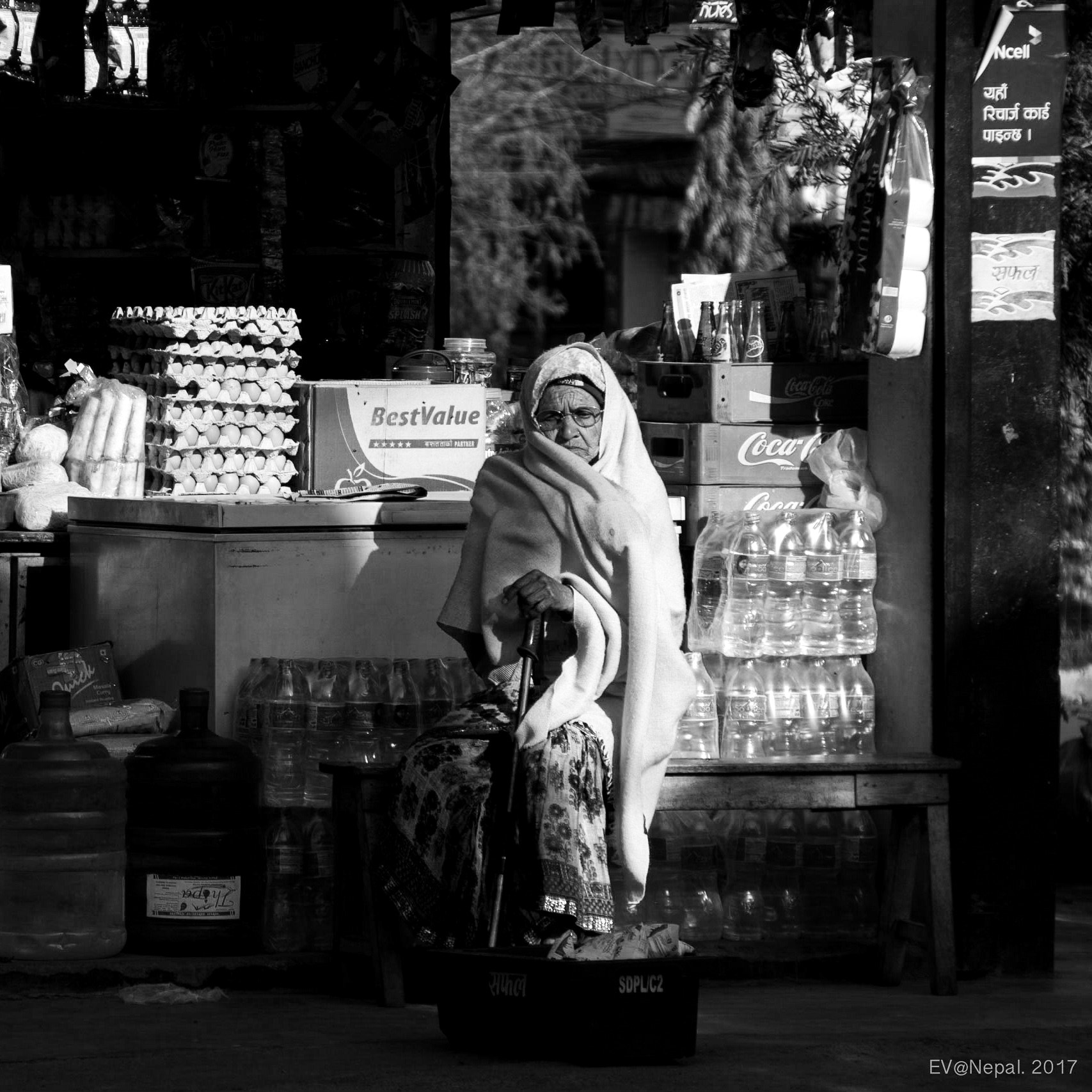 Sony a6000 sample photo. Old lady in nepal  photography