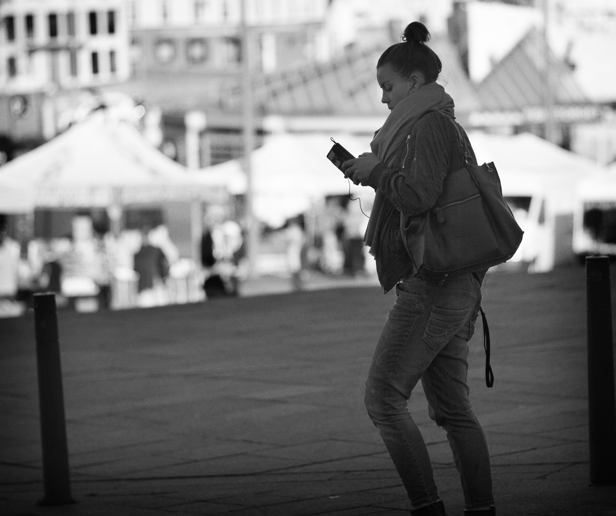 Canon EF 135mm F2.8 SF sample photo. Checking phone messages photography