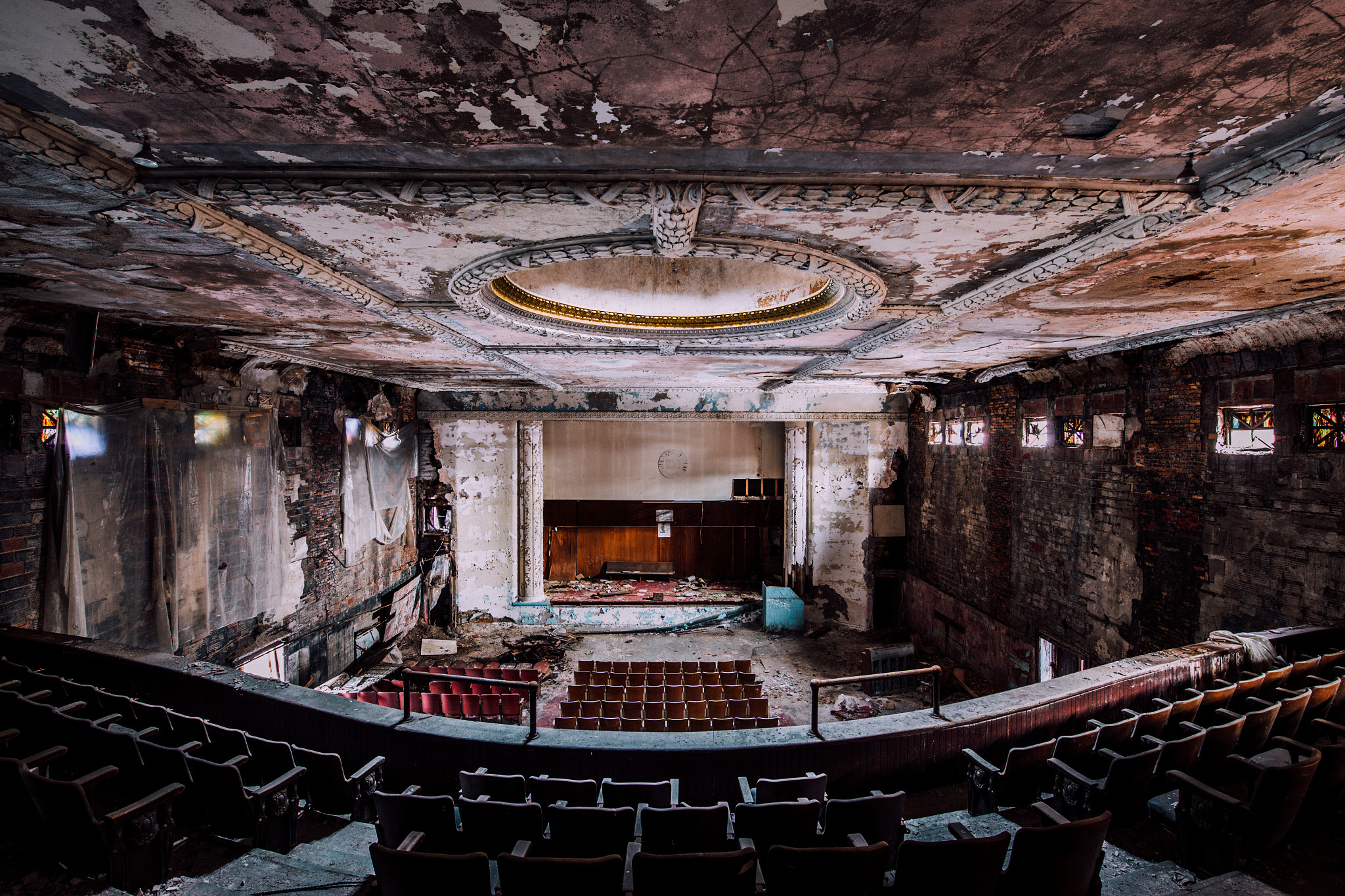 Canon EOS 6D + Canon EF 300mm f/2.8L sample photo. Abandoned theater photography