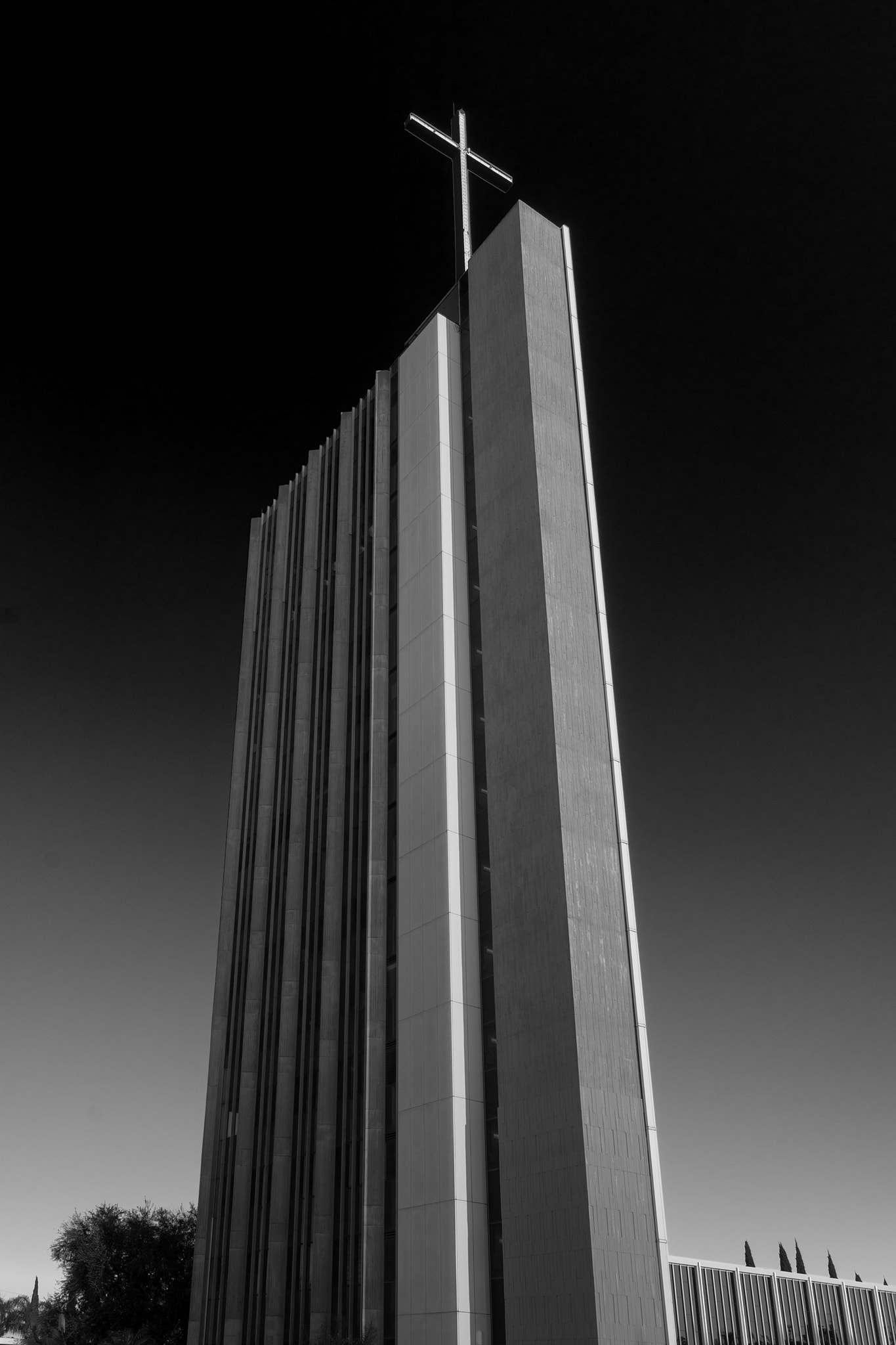 Tri-Elmar-M 1:4/28-35-50 ASPH. sample photo. Crystal cathedral... photography