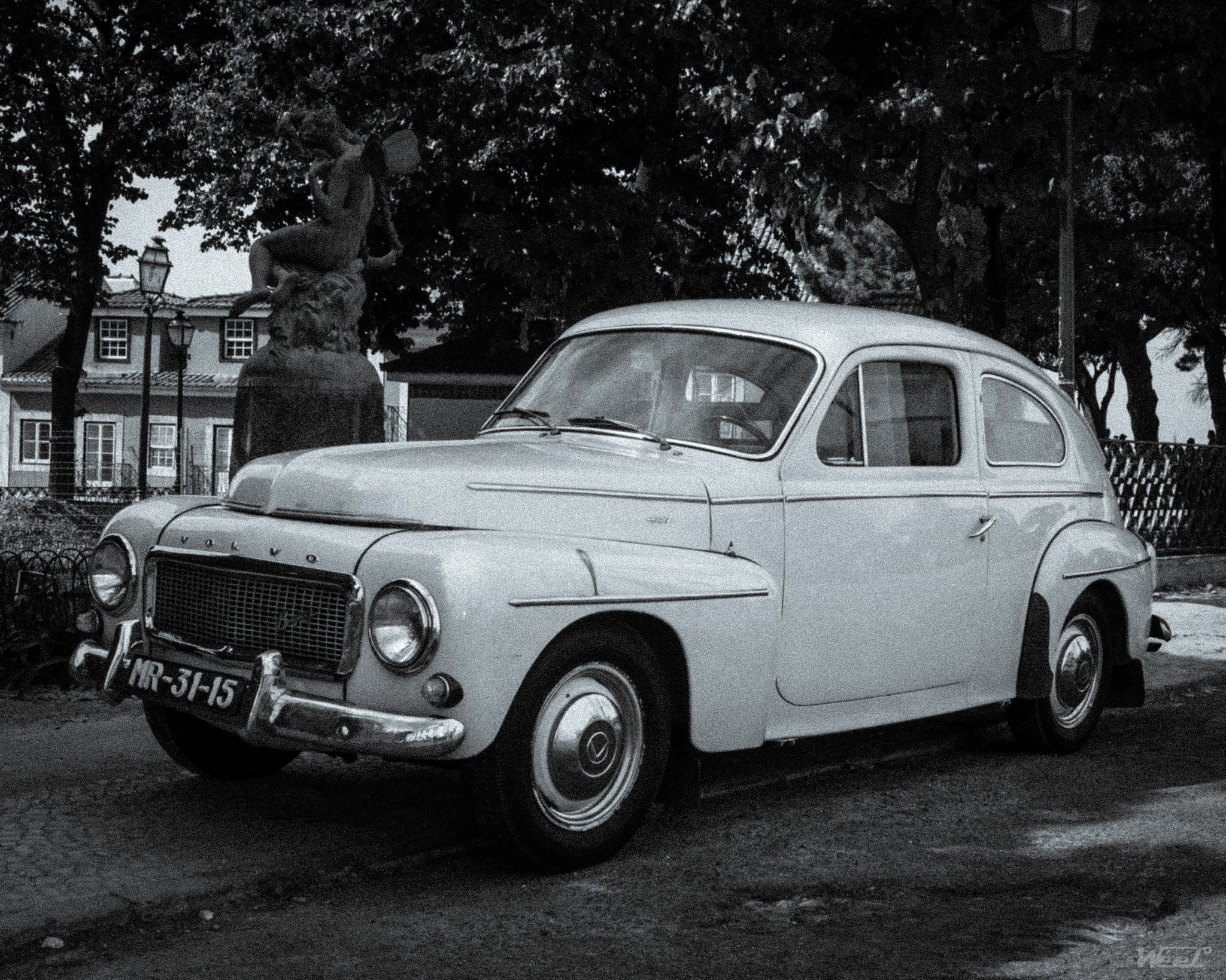 Leica D-Lux 6 sample photo. Volvo 544 photography