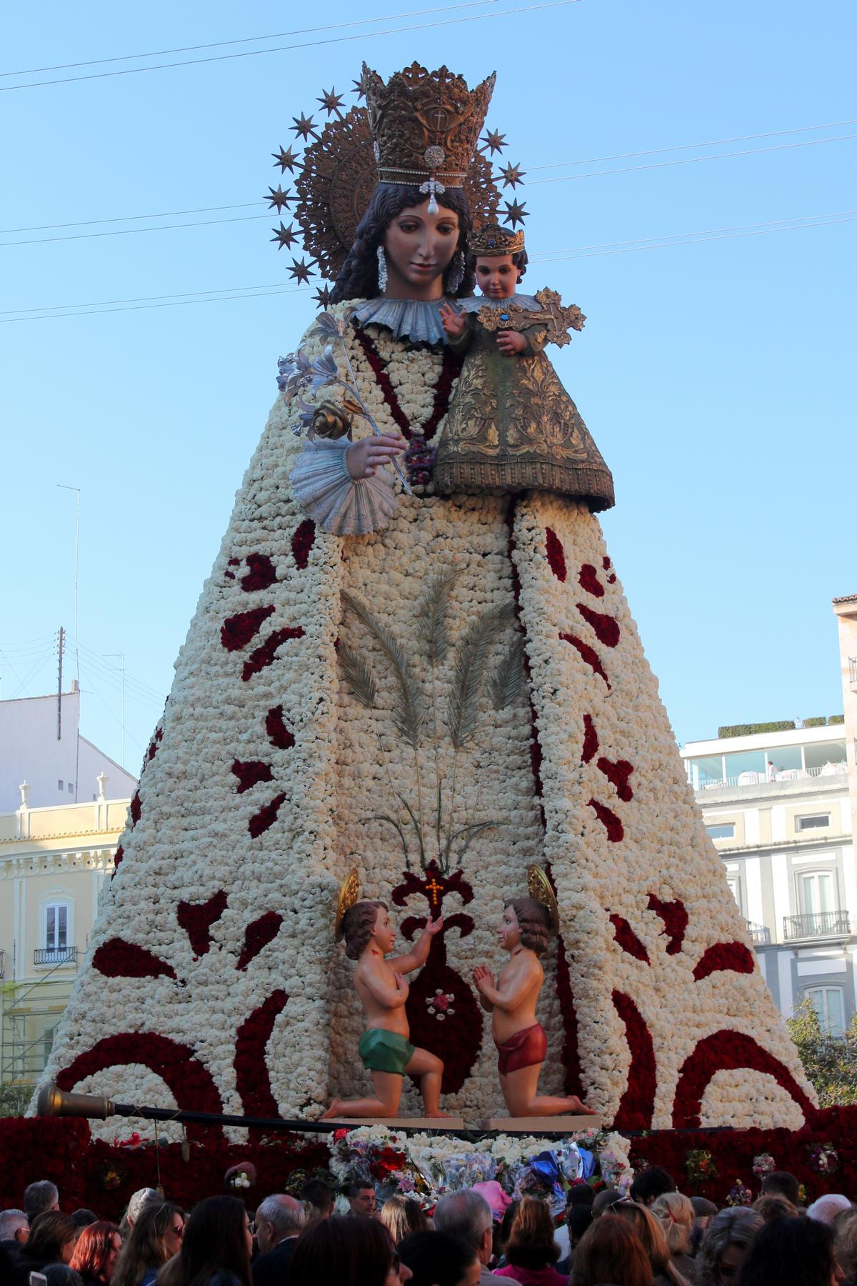 Canon EF-S 18-55mm F3.5-5.6 IS sample photo. Plaza de la virgen photography