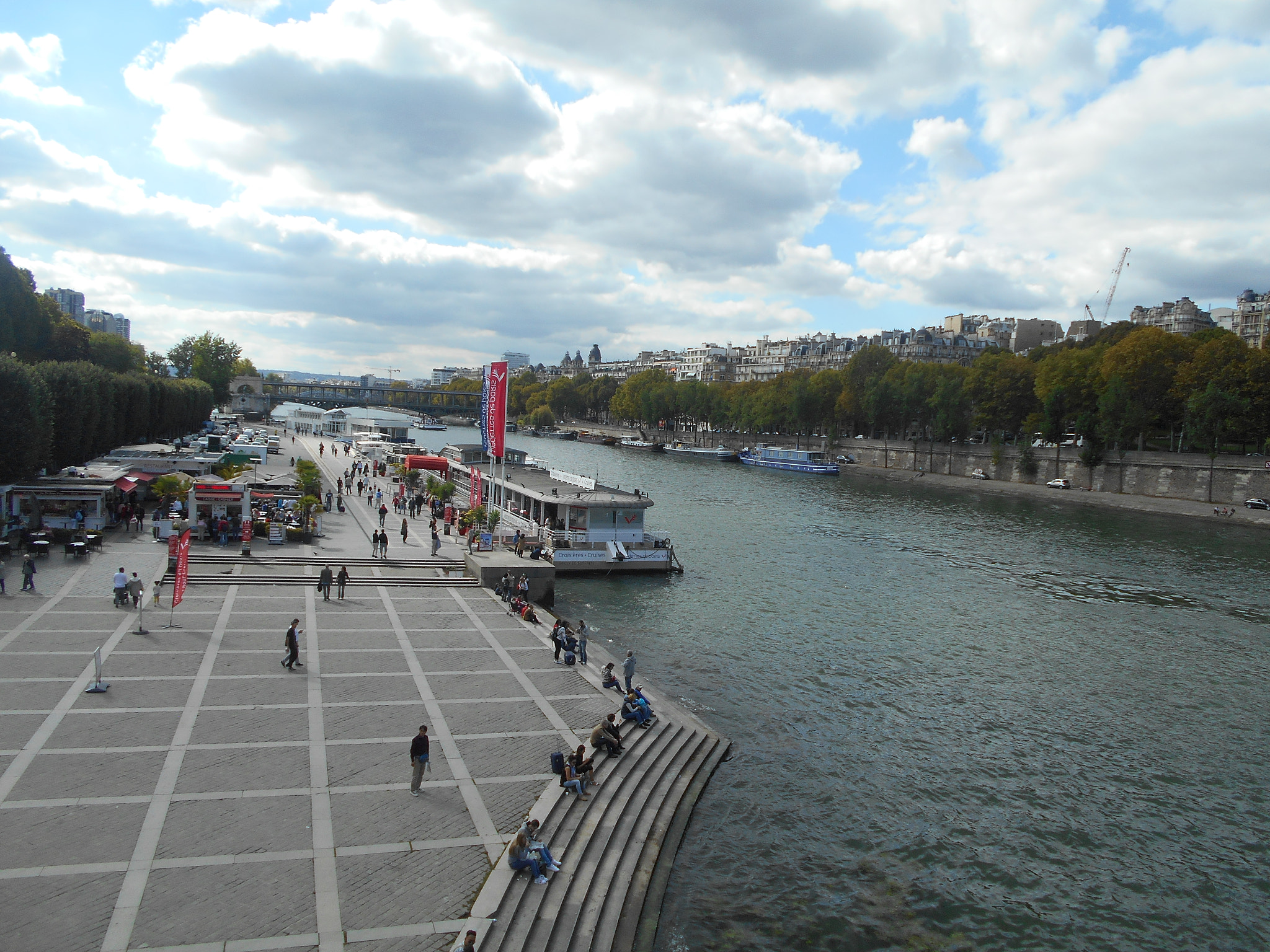 Nikon COOLPIX L30 sample photo. La seine photography