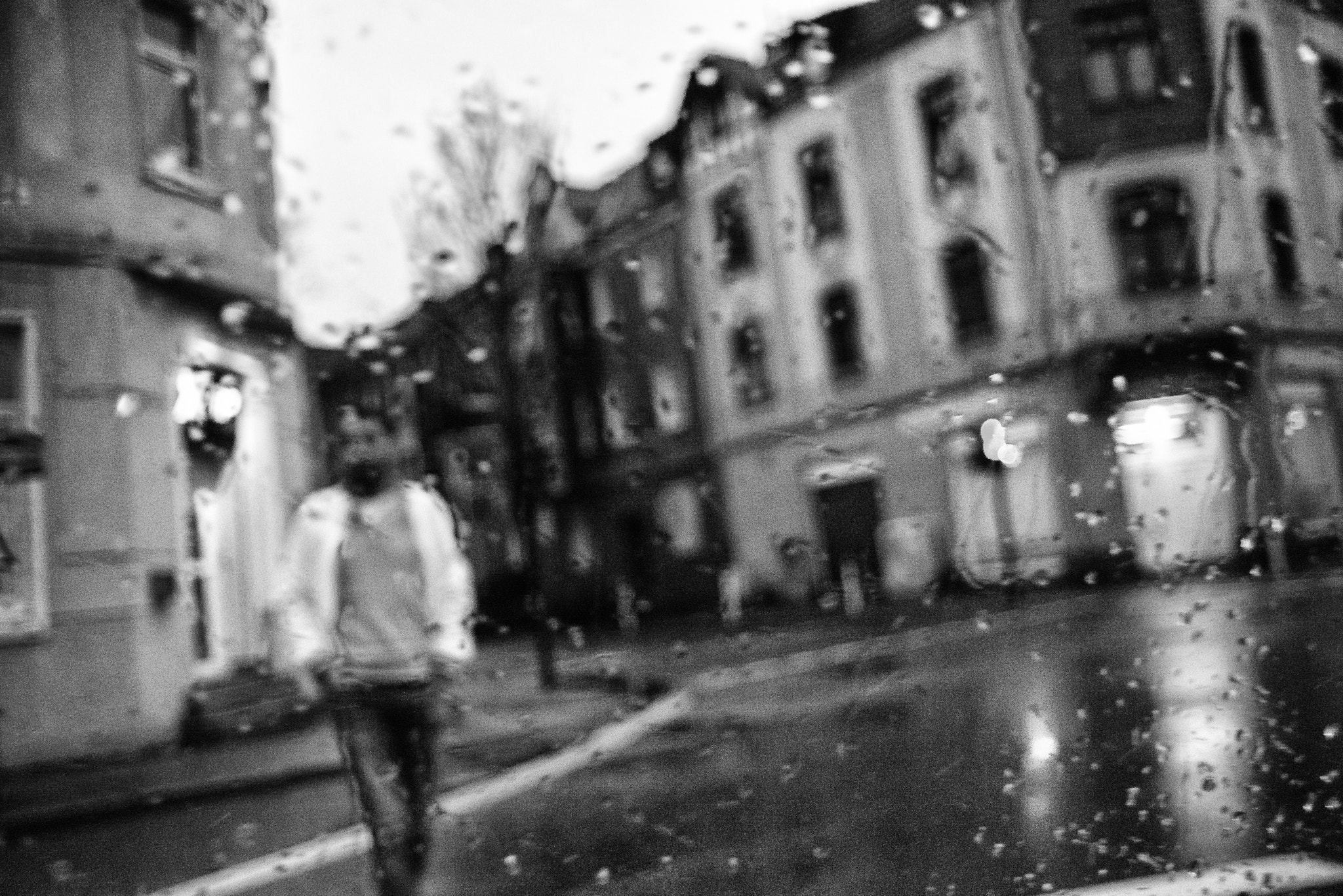 AF Zoom-Nikkor 28-105mm f/3.5-4.5D IF sample photo. Rainy late afternoon photography