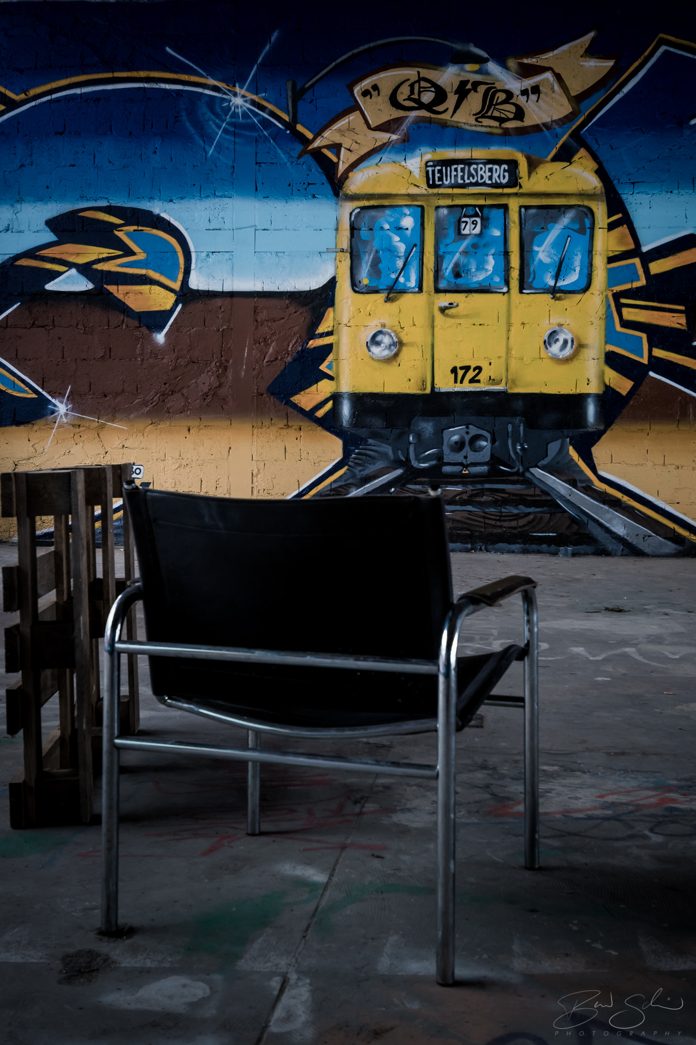 Canon EF 300mm f/2.8L sample photo. Grafitti teufelsberg photography