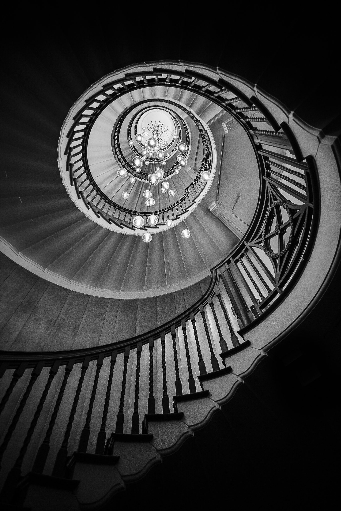 Canon EOS 5D + Canon EF 17-40mm F4L USM sample photo. Spiral photography
