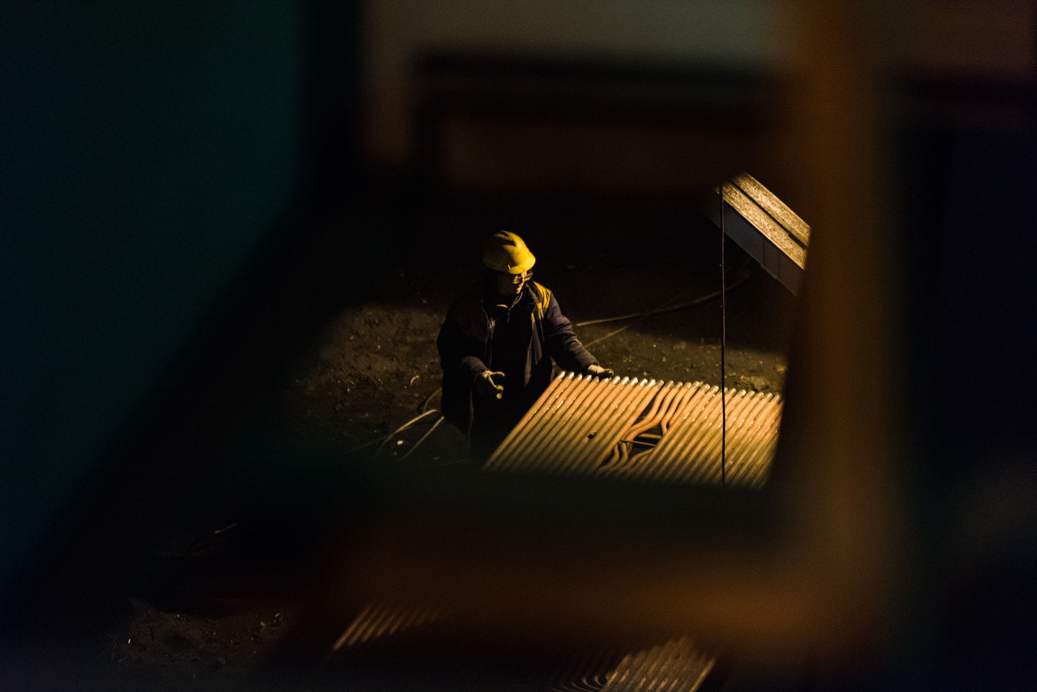 Nikon AF-Nikkor 80-200mm F2.8D ED sample photo. Worker photography