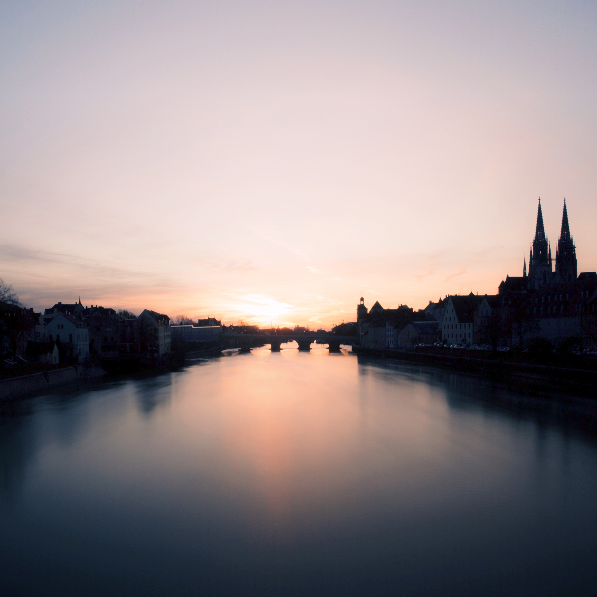 Olympus OM-D E-M5 + Olympus M.Zuiko Digital ED 12-40mm F2.8 Pro sample photo. Sunrise over the danube photography