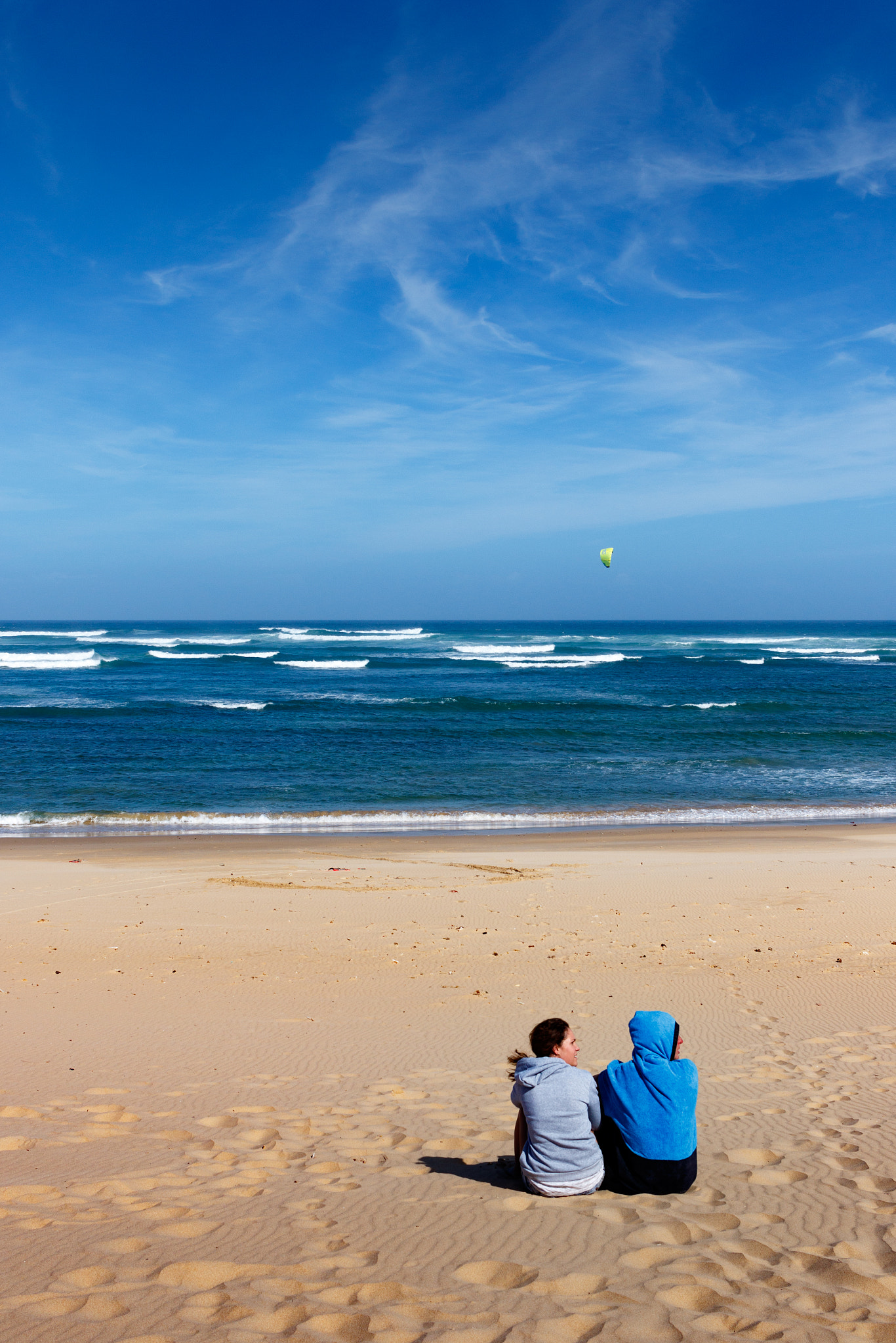 Canon EF-S 24mm F2.8 STM sample photo. Lovers sitting together in the sand photography