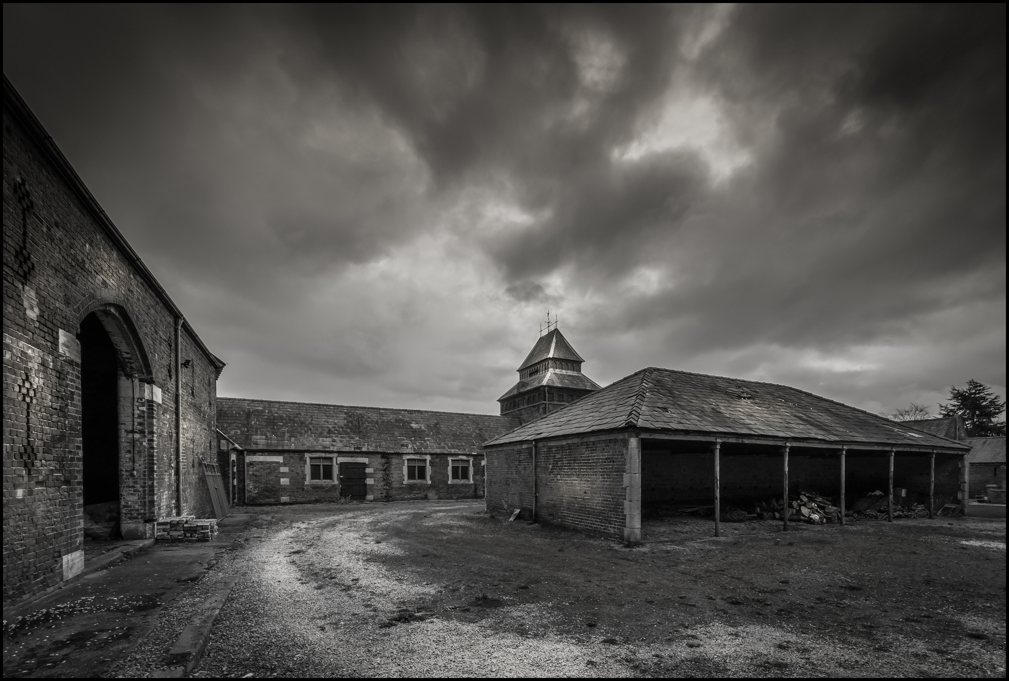 Sigma 10-20mm F4-5.6 EX DC HSM sample photo. The farmyard. photography