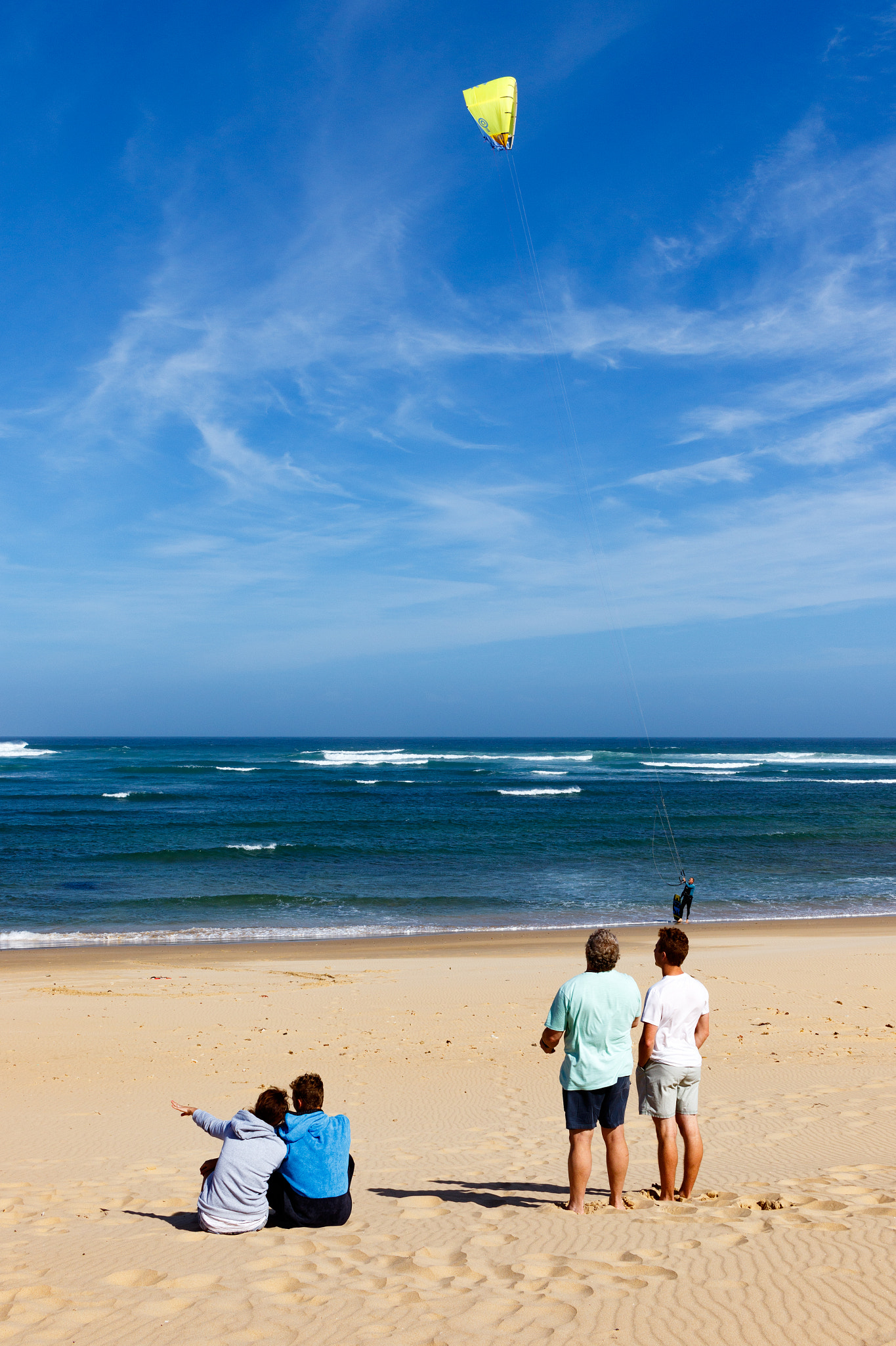 Canon EF-S 24mm F2.8 STM sample photo. Group of people looking at the kitesurfing photography
