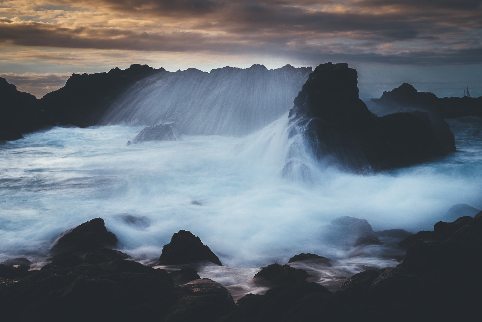 Nikon D610 + Nikon AF-S Nikkor 50mm F1.4G sample photo. Rocky fountain photography