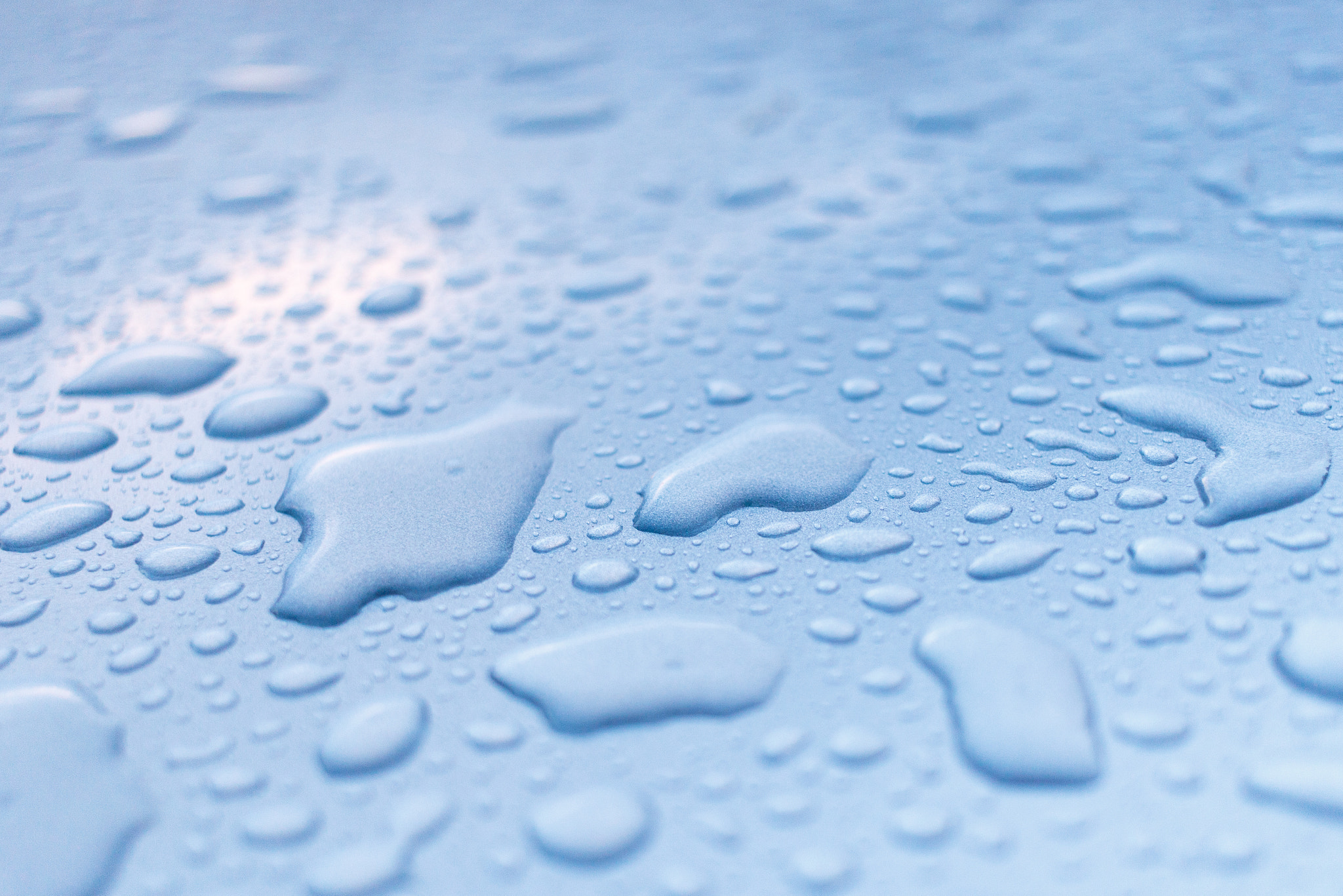 Canon EF-S 24mm F2.8 STM sample photo. Raindrops on a metallic surface photography