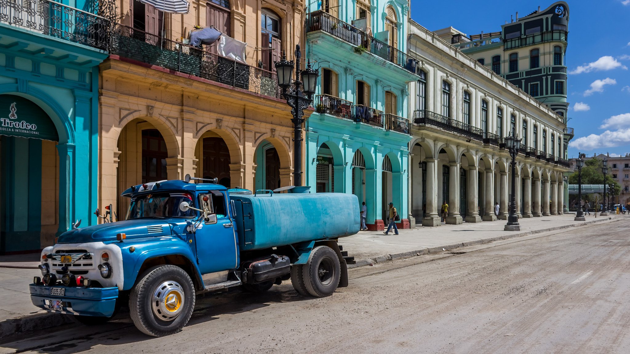 Canon EF-S 18-55mm F3.5-5.6 IS sample photo. Fuel truck havana photography
