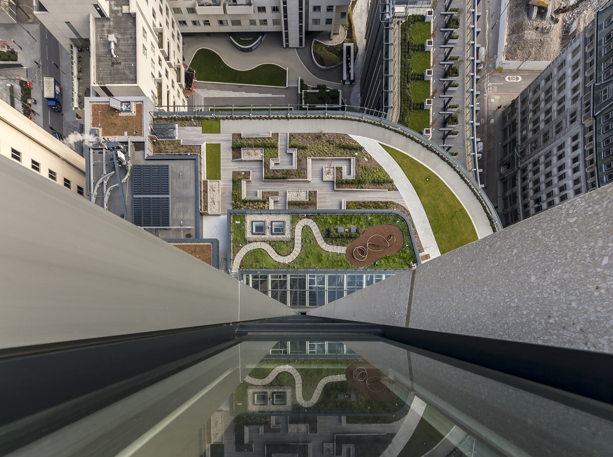 Canon EOS 6D + Sigma 12-24mm F4.5-5.6 II DG HSM sample photo. Don't look down photography