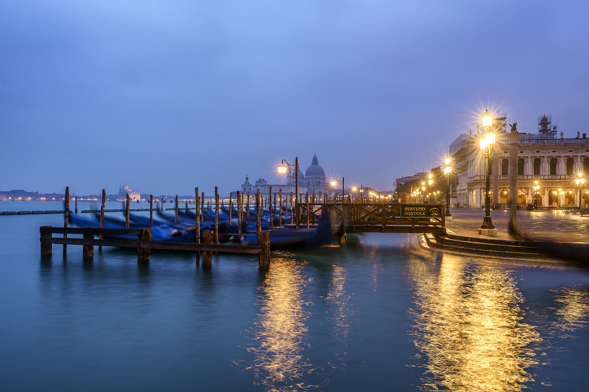 ZEISS Batis 18mm F2.8 sample photo. Servizio gondole photography