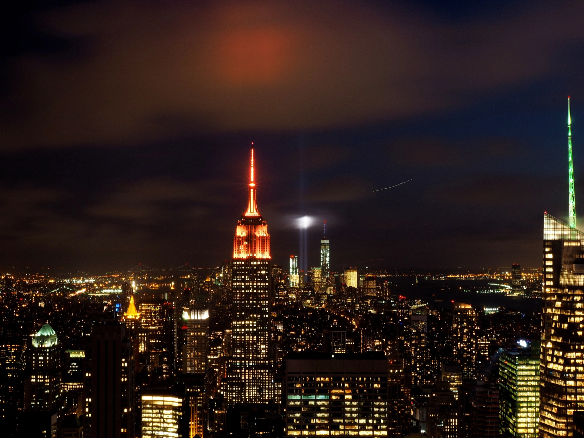 Olympus OM-D E-M10 + Olympus M.Zuiko Digital 25mm F1.8 sample photo. Red sky over gotham photography