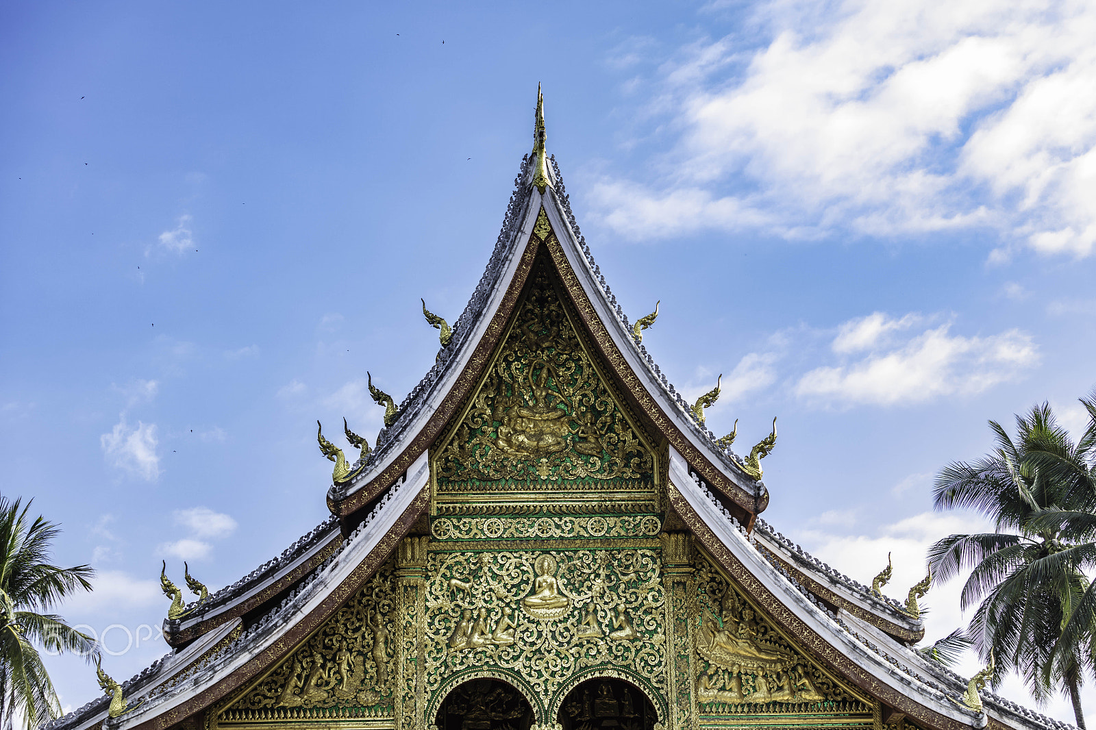 Canon EF 70-200mm F2.8L USM sample photo. A temple roof in luang prabang, laos photography