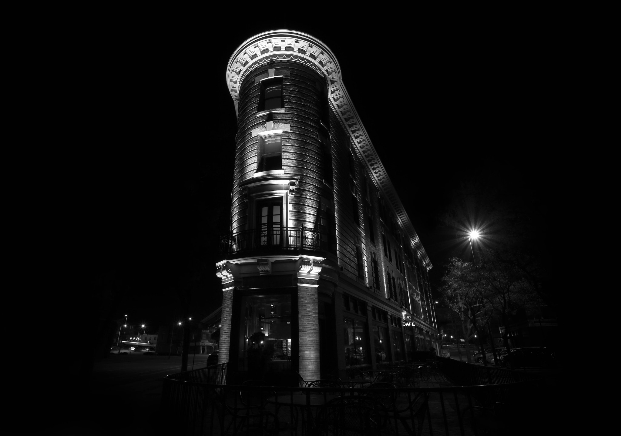 Sigma 10-20mm F3.5 EX DC HSM sample photo. Narrowing at night photography