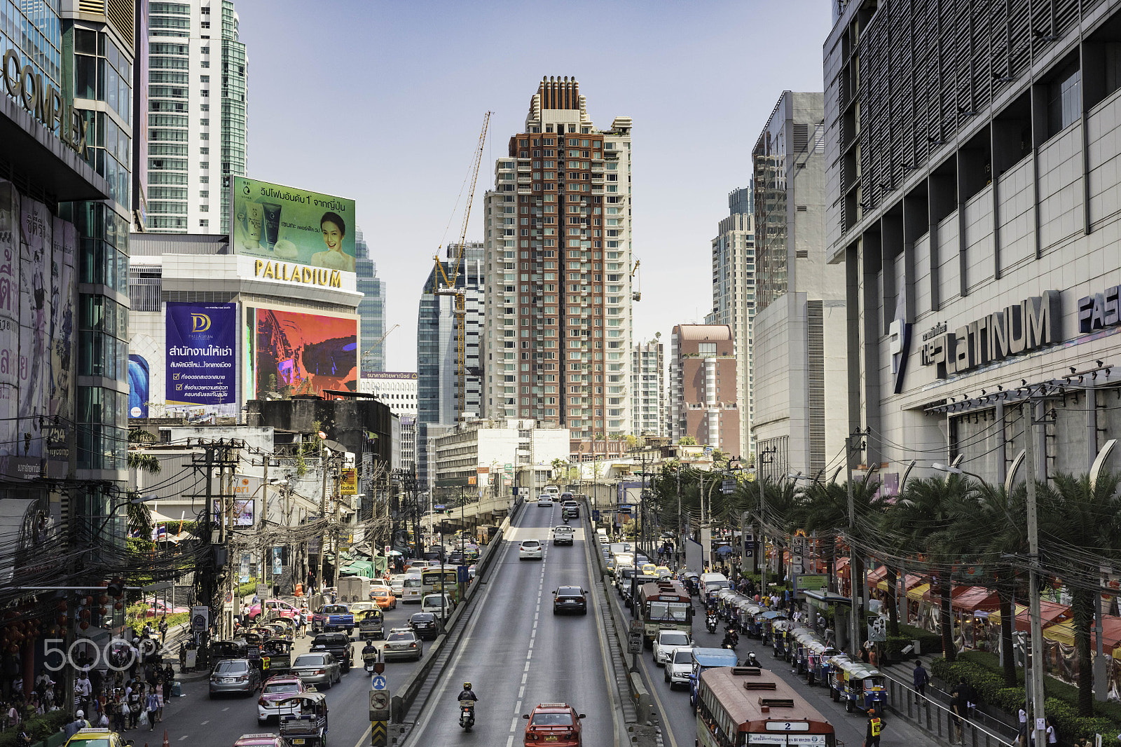 Canon EF 24-70mm F2.8L II USM sample photo. A busy street in bangkok, thailand photography
