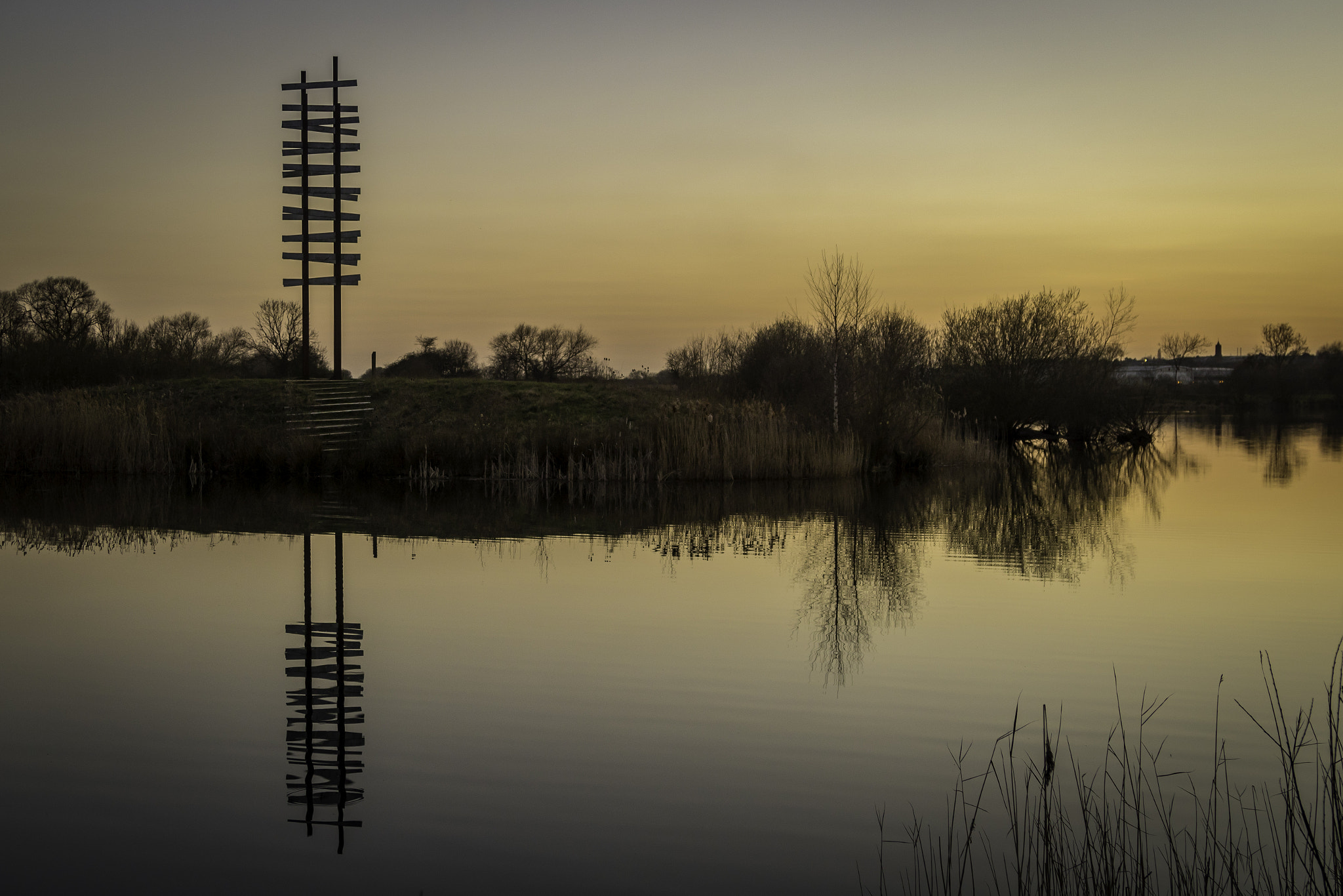 Canon EOS 750D (EOS Rebel T6i / EOS Kiss X8i) + Canon EF 24-105mm F4L IS USM sample photo. Sunset at stanwick lakes, heritage railway sculpture reflecting in the lake photography