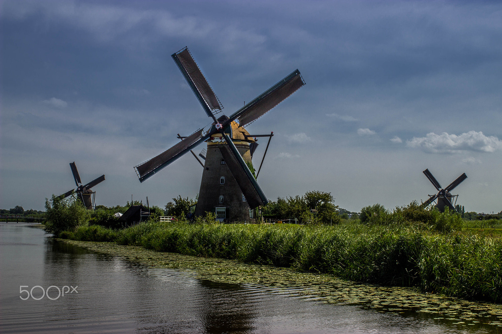 Canon EOS 600D (Rebel EOS T3i / EOS Kiss X5) + Canon EF 40mm F2.8 STM sample photo. Kinderdijk photography