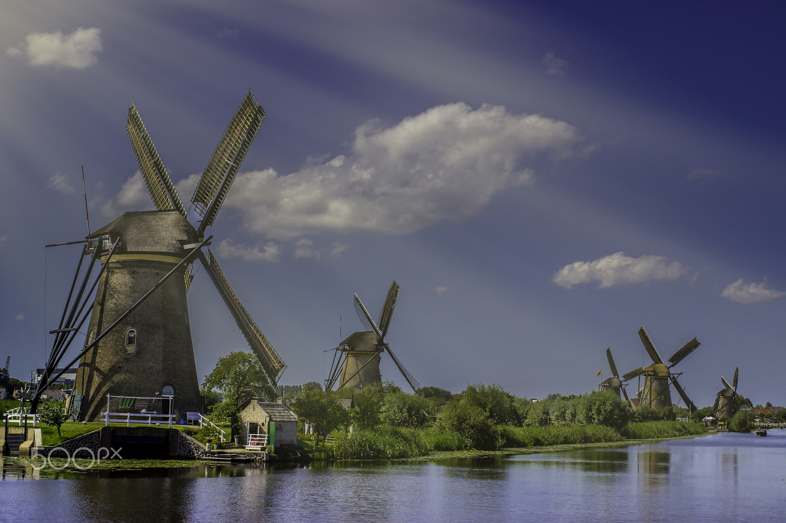 Canon EOS 600D (Rebel EOS T3i / EOS Kiss X5) + Canon EF 40mm F2.8 STM sample photo. Kinderdijk photography