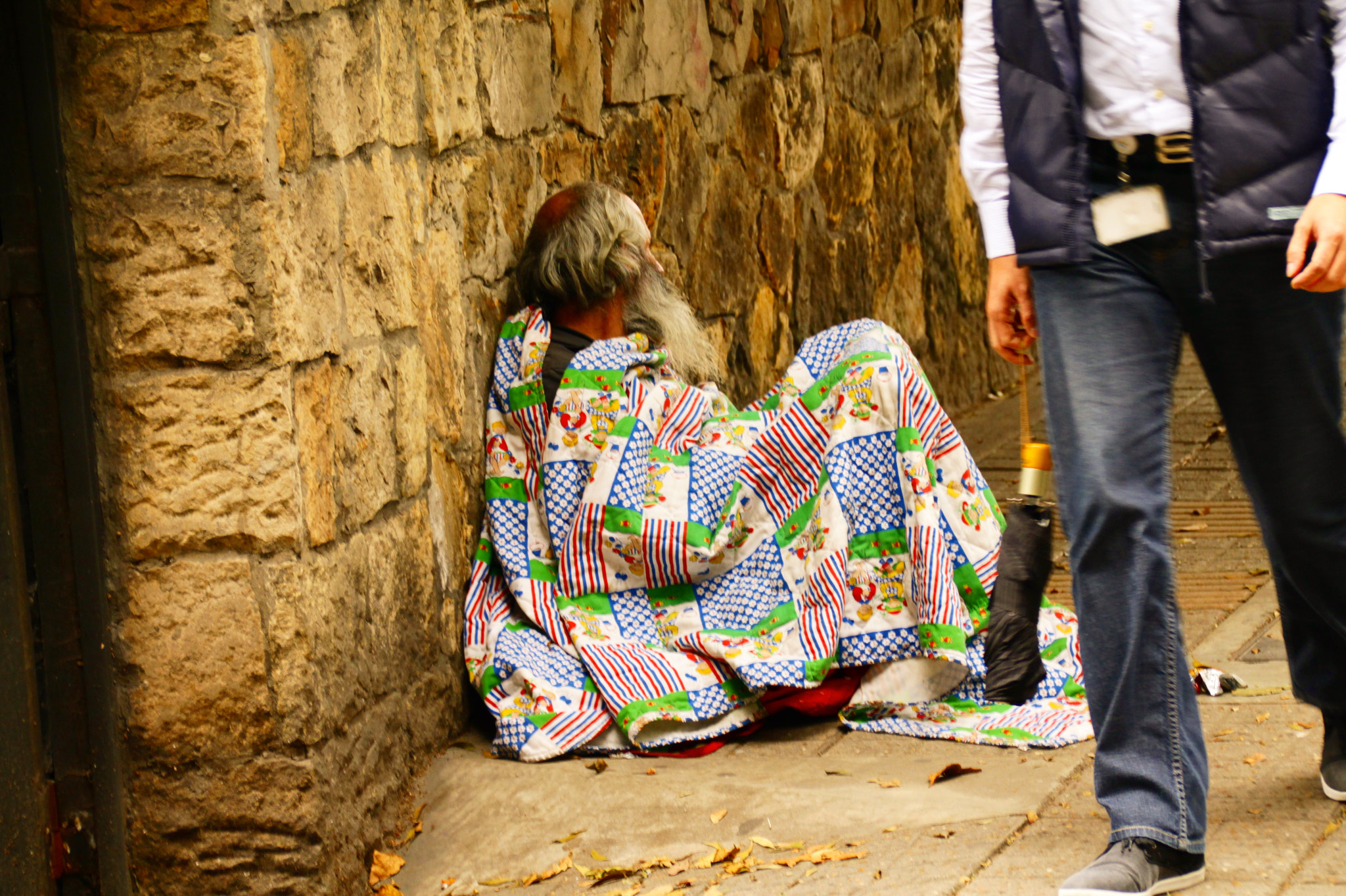 Canon EF 75-300mm F4.0-5.6 IS USM sample photo. Old man living in the streets photography