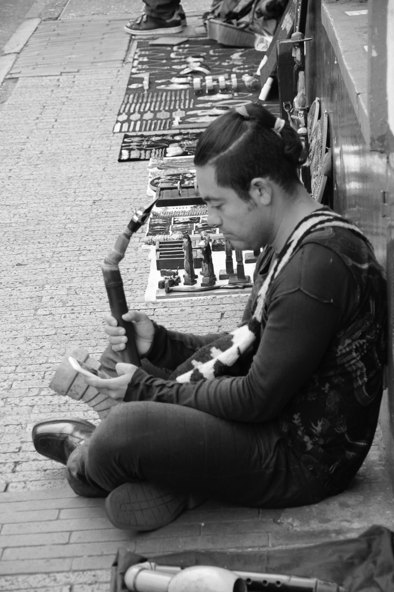Canon EF 75-300mm F4.0-5.6 IS USM sample photo. Young selling handcraft in the streets of bogotá photography