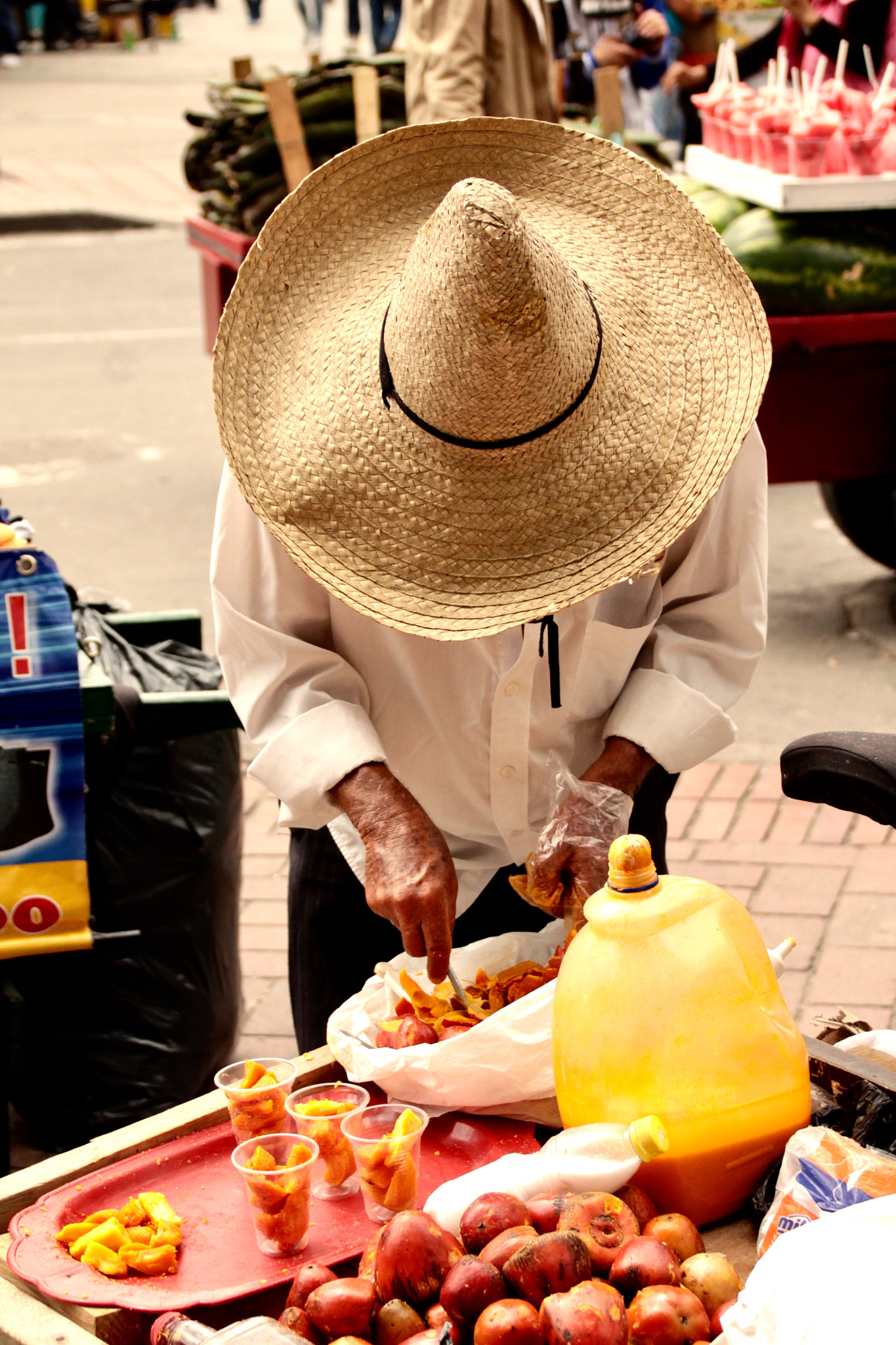 Canon EF 75-300mm F4.0-5.6 IS USM sample photo. Big hat photography