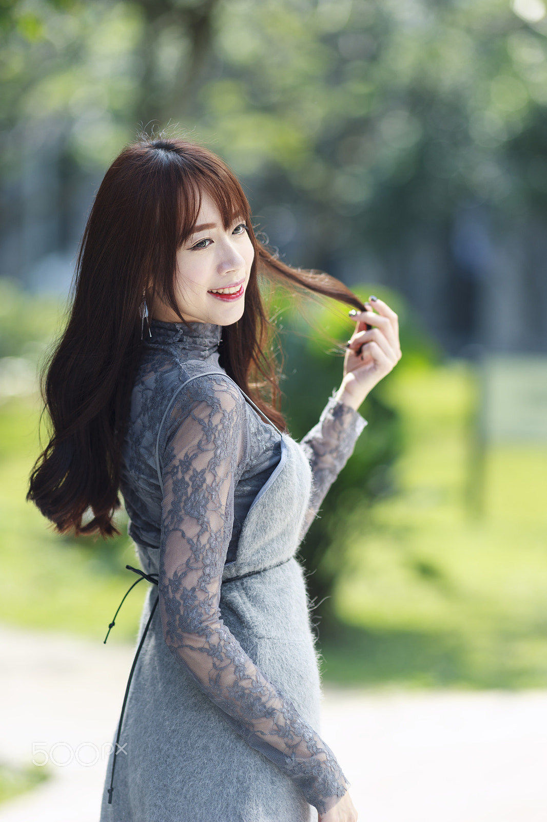 Sony Sonnar T* 135mm F1.8 ZA sample photo. Girl @ park photography