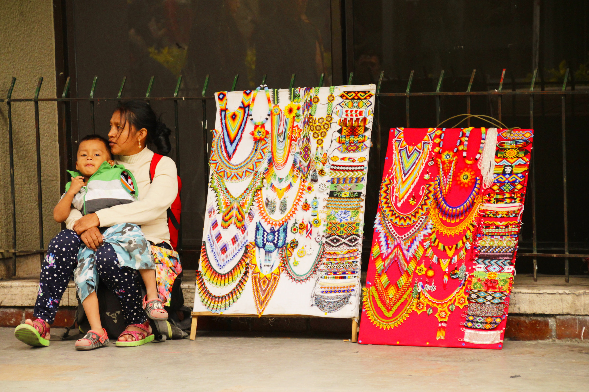 Canon EF 75-300mm F4.0-5.6 IS USM sample photo. Woman selling handcraft in the streets of bogotá photography
