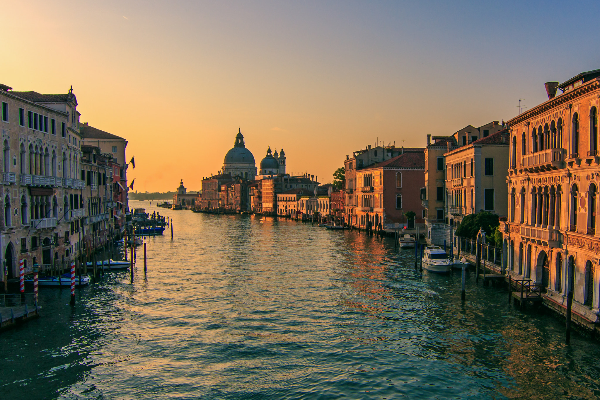 Canon EOS 7D Mark II + Tokina AT-X Pro 11-16mm F2.8 DX sample photo. Just venice. photography