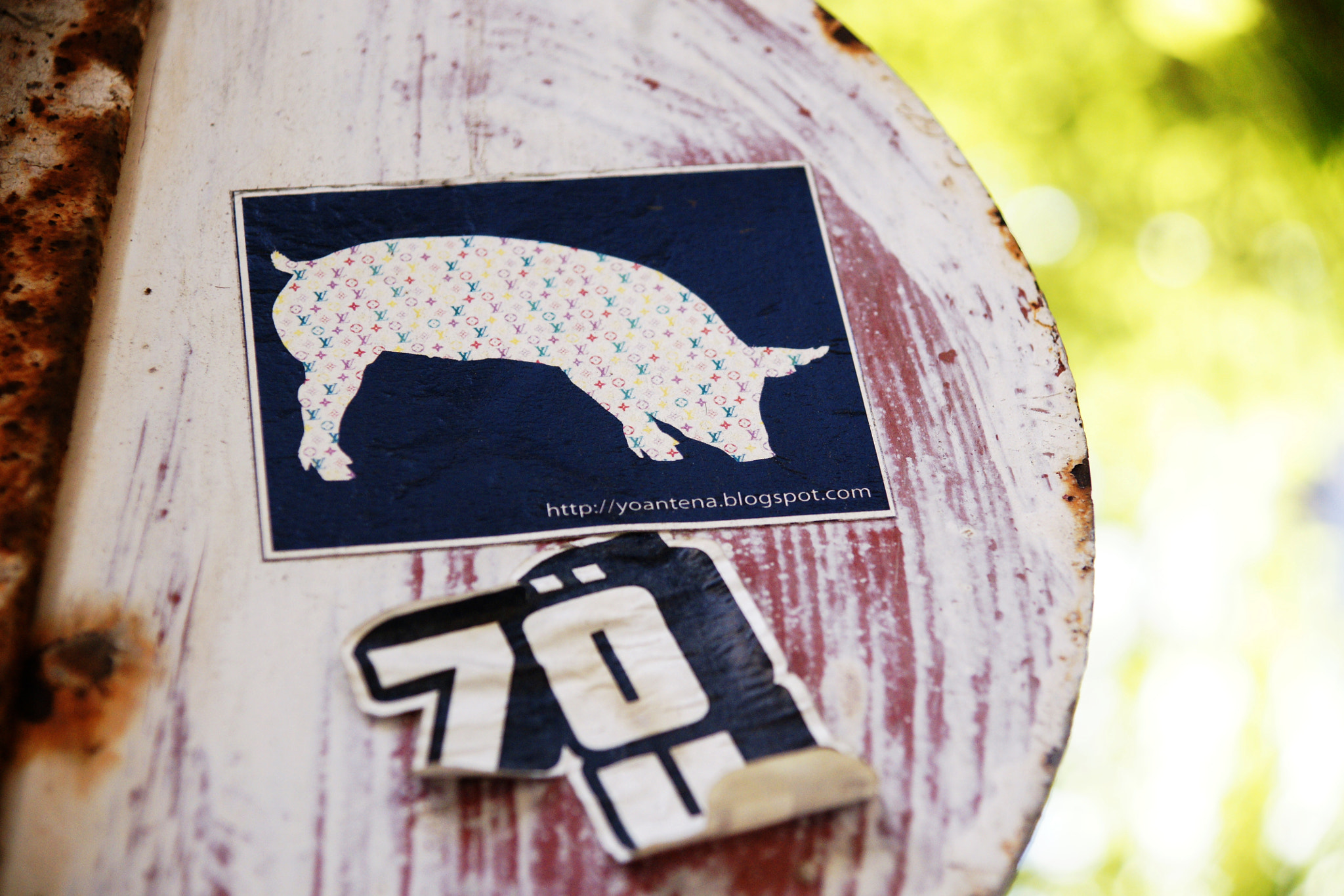 Sony Alpha DSLR-A700 sample photo. Urban sticker 10 photography