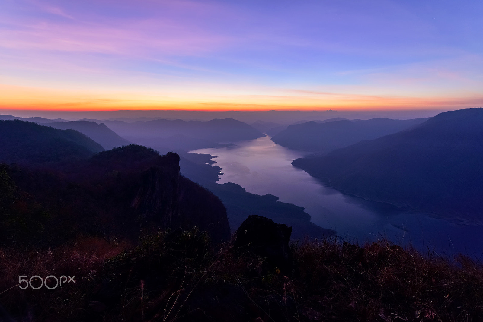 Nikon D750 + Nikon AF-S Nikkor 18-35mm F3.5-4.5G ED sample photo. Twilight time at pha dang luang view point photography