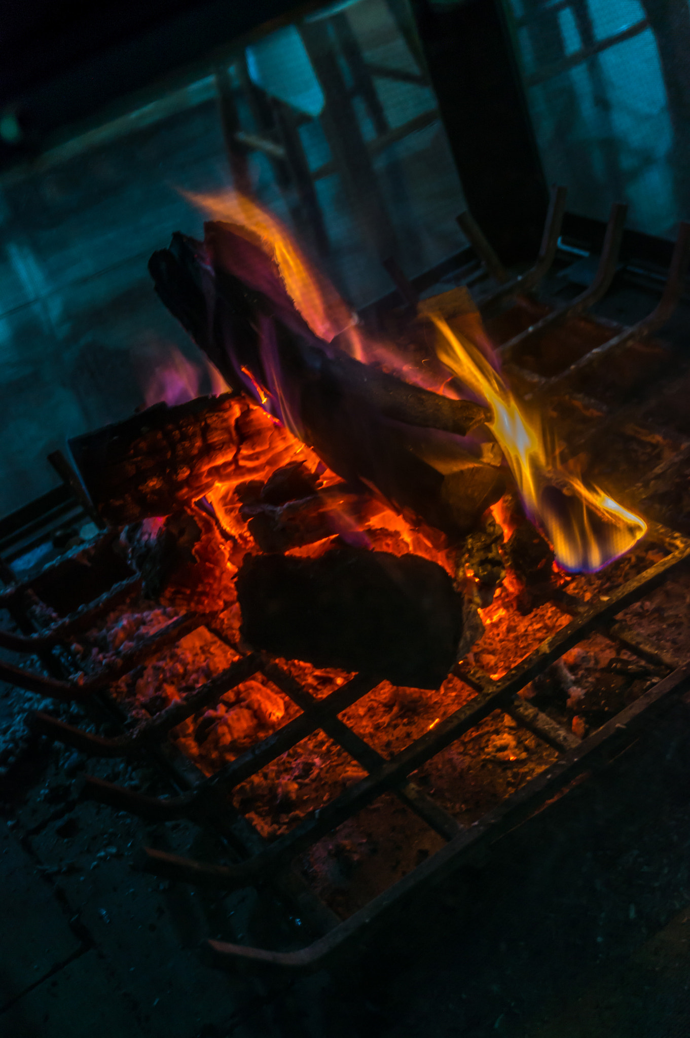 Sony Alpha NEX-5N sample photo. Cold night photography