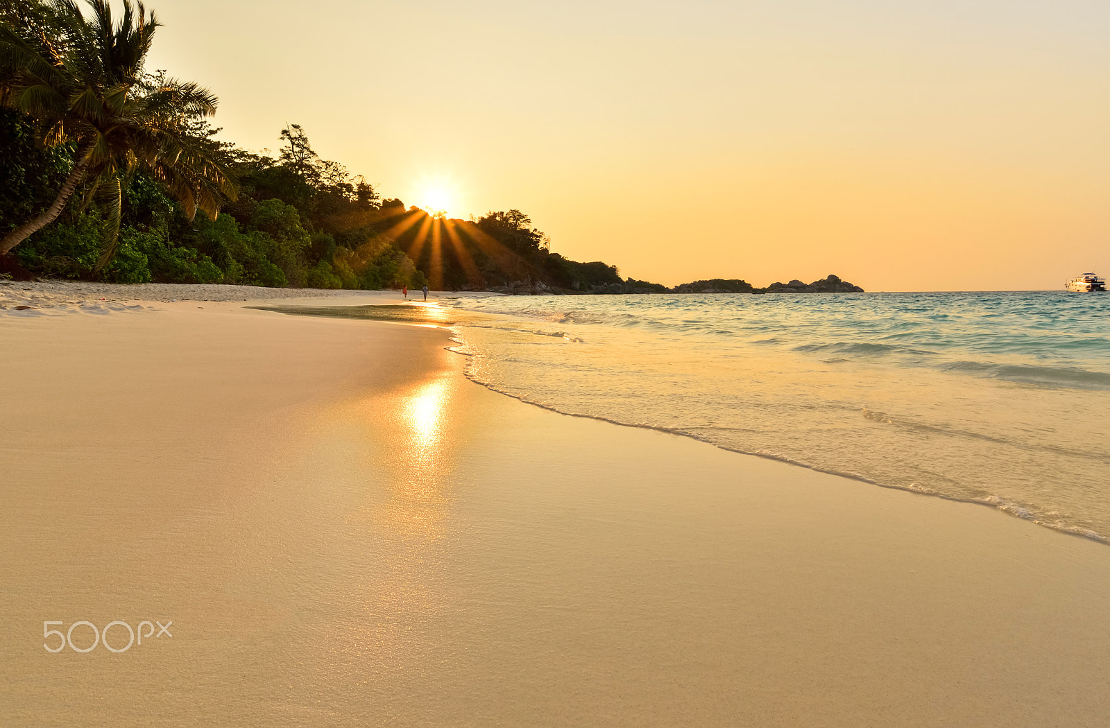 Nikon D750 + Nikon AF-S Nikkor 18-35mm F3.5-4.5G ED sample photo. Sunset times on similan island photography