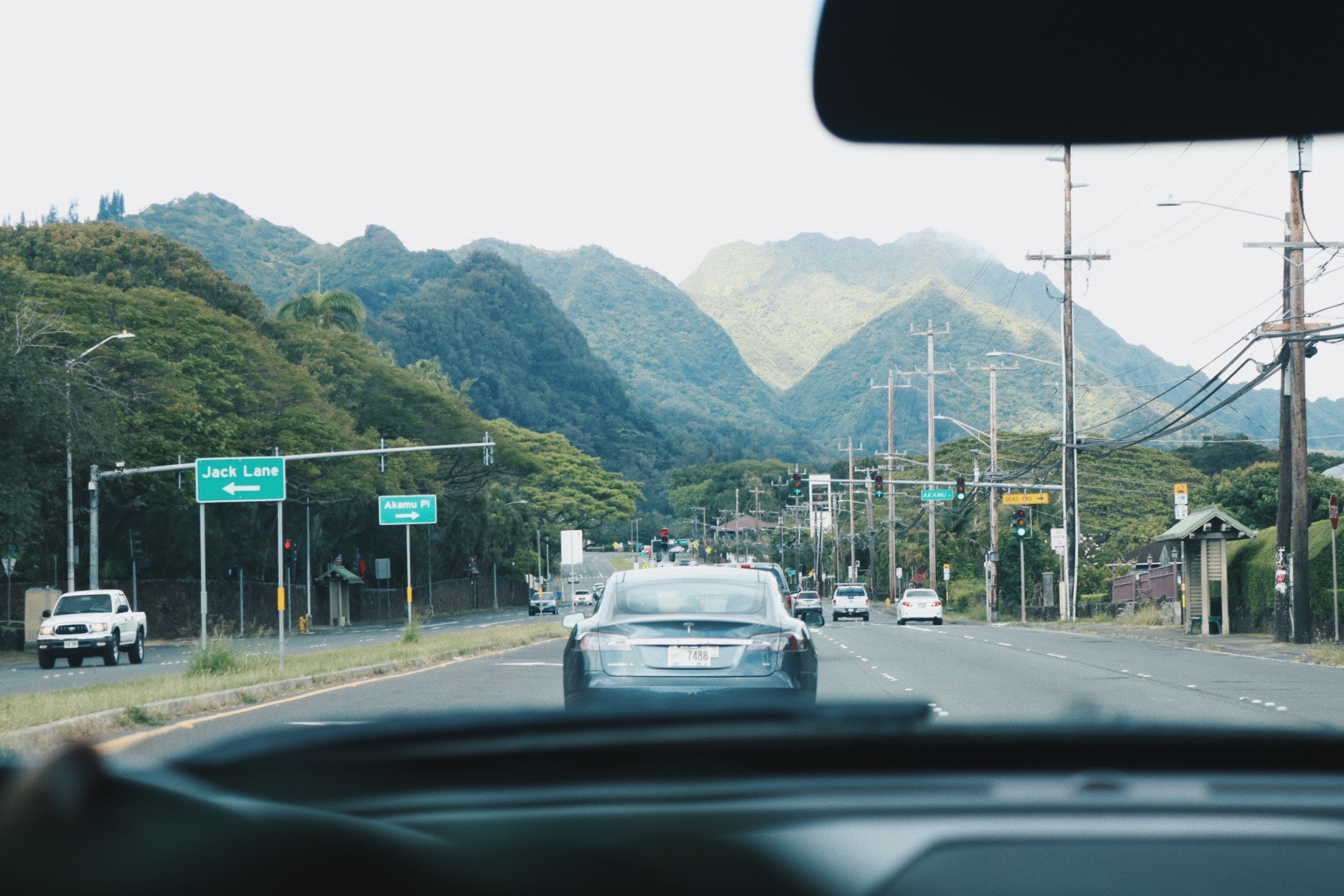 Canon EOS 750D (EOS Rebel T6i / EOS Kiss X8i) + Canon EF-S 18-55mm F3.5-5.6 IS II sample photo. Hawaii is crazy, mountains are so big that it looks like godzilla will come out at any moment photography